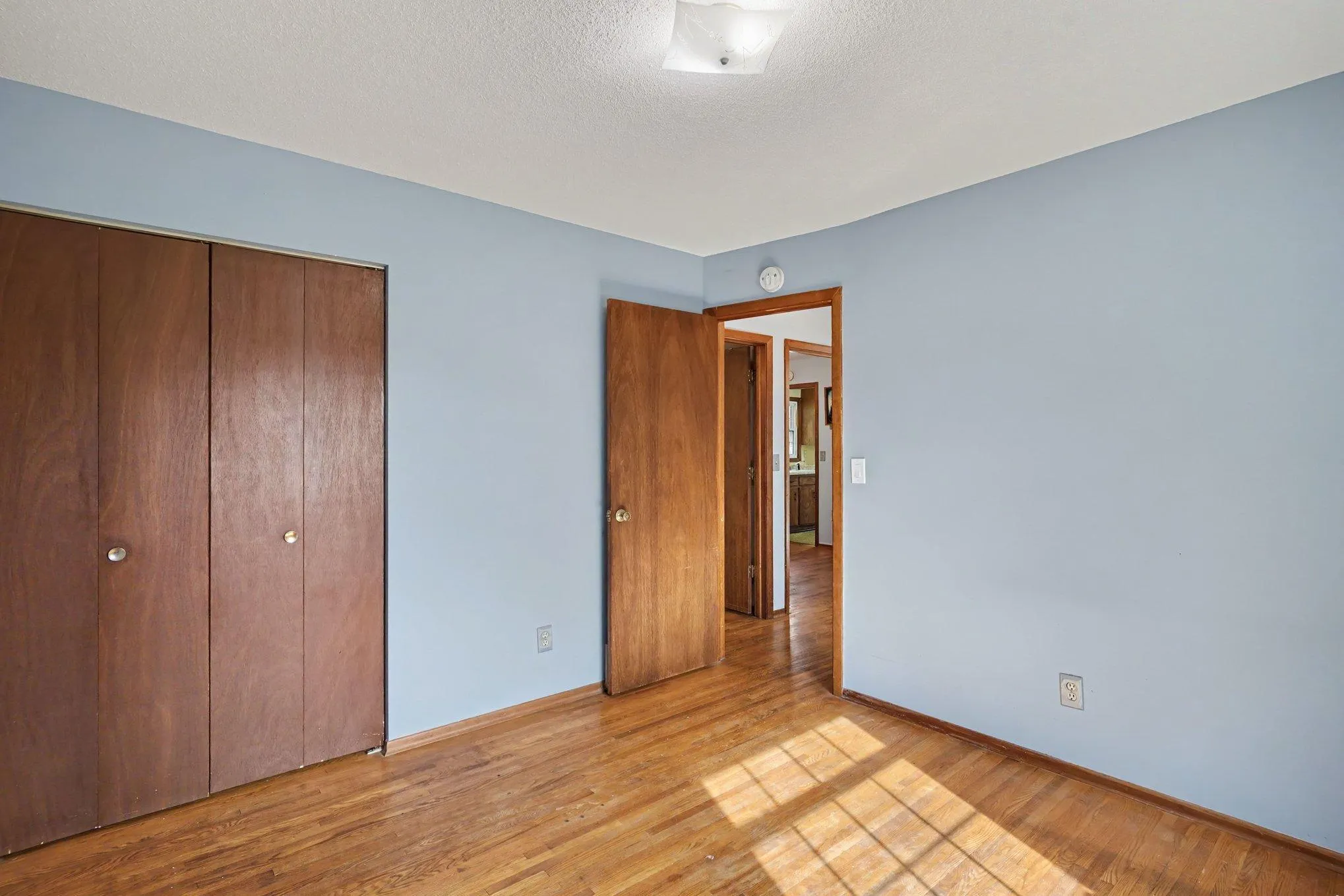 Photo 11 of 14669 Danbury W Avenue