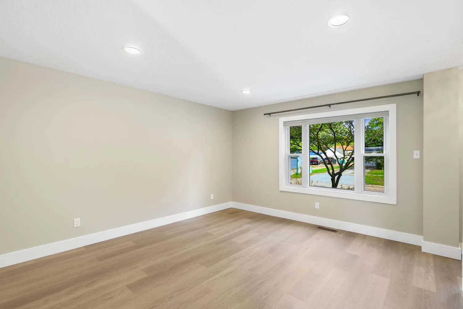 Photo 5 of 412 E 1st Street