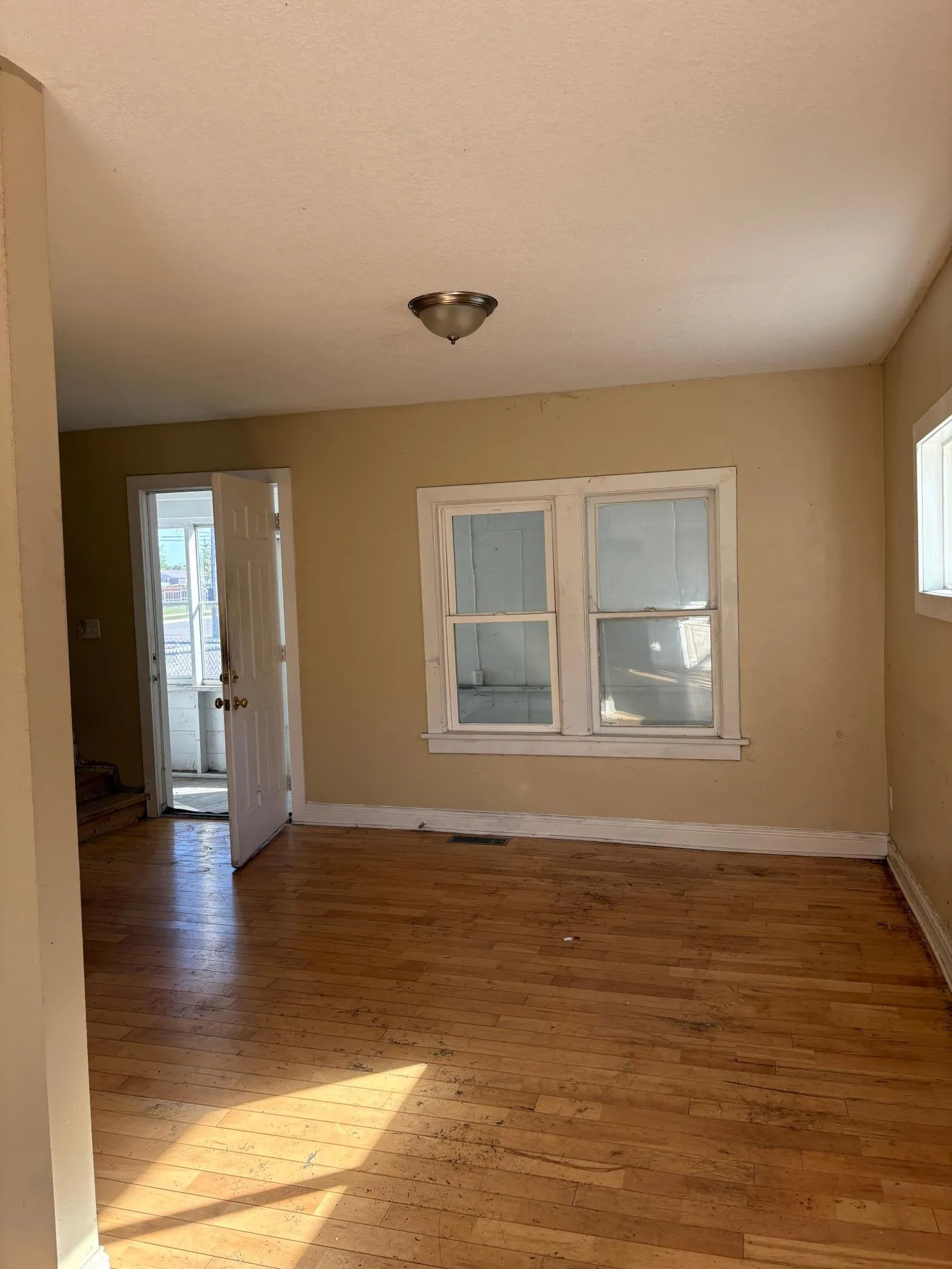 Photo 4 of 565 Hatch Avenue