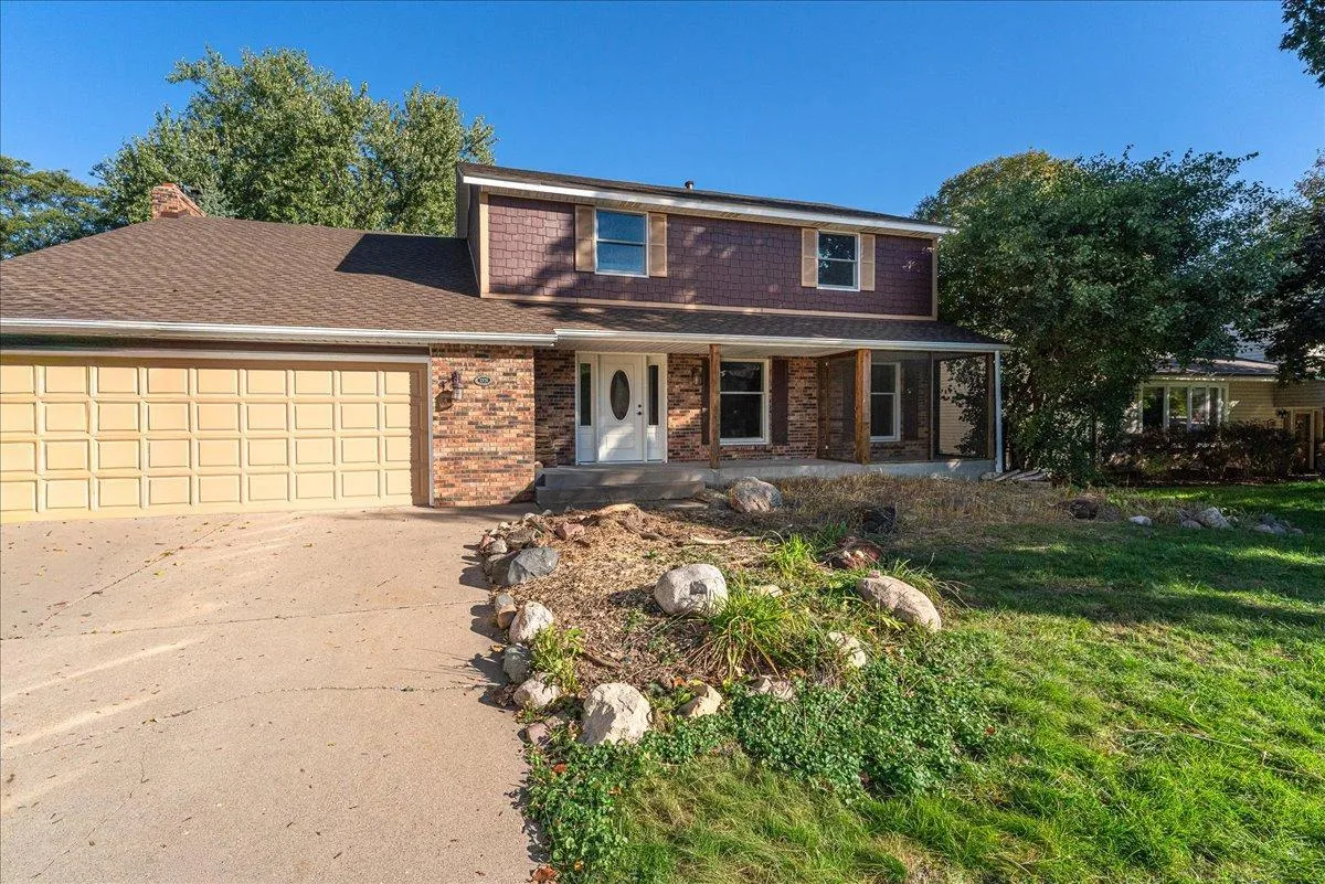 Photo 2 of 1331 Willow Circle