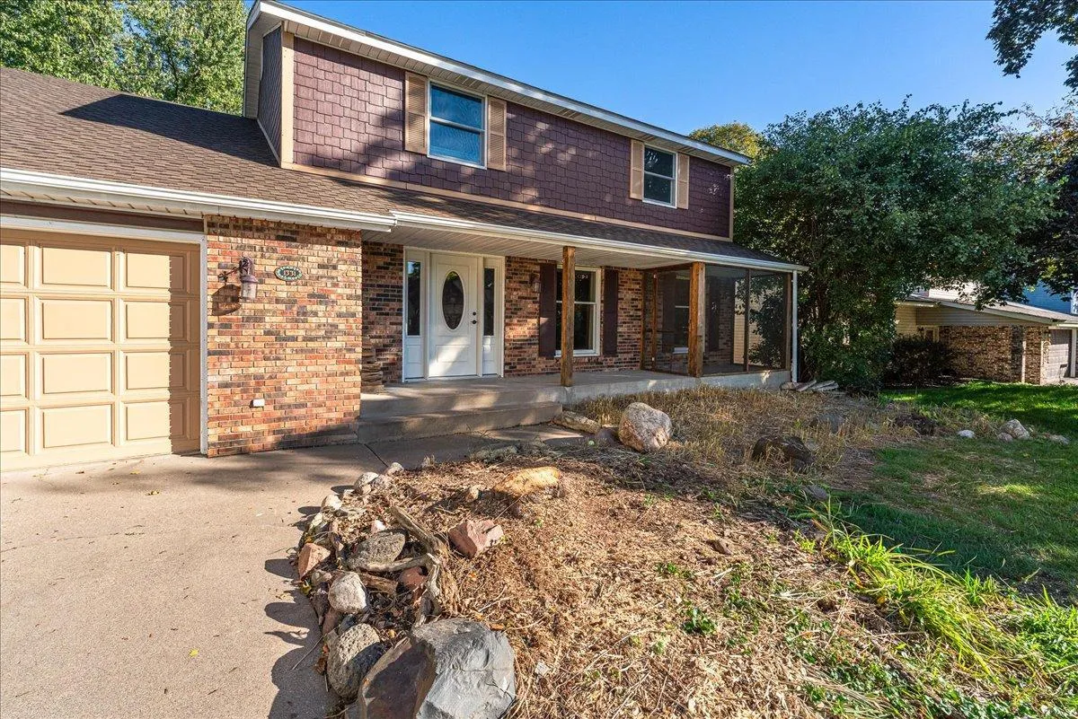 Photo 3 of 1331 Willow Circle