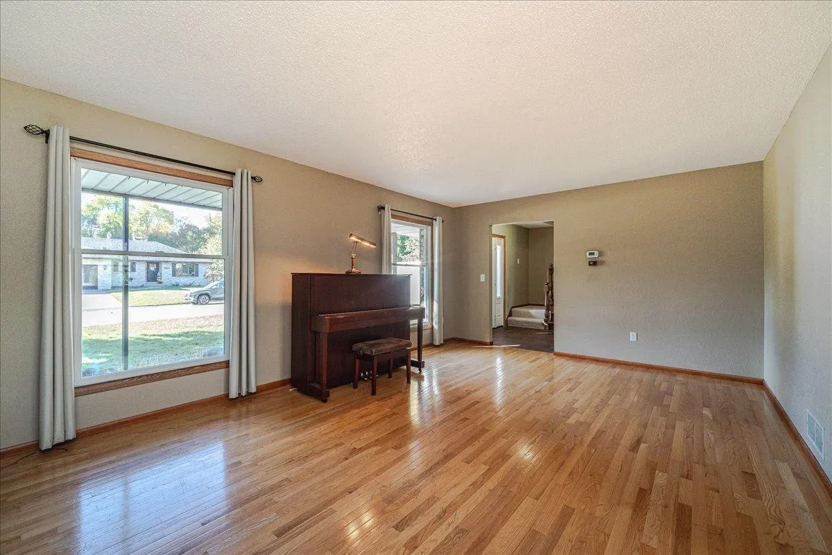 Photo 11 of 1331 Willow Circle