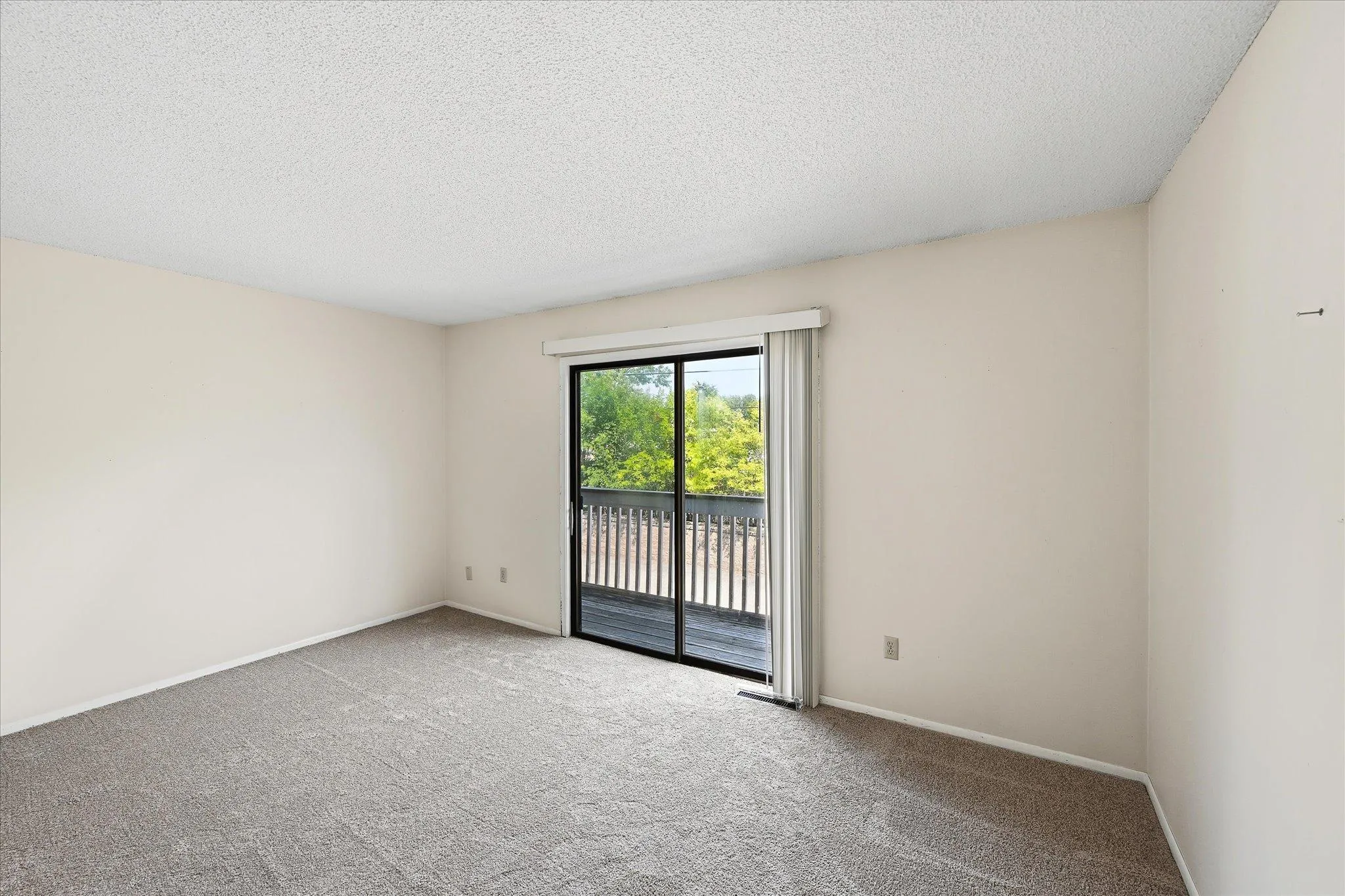 Photo 11 of 2325 Hampshire S Avenue