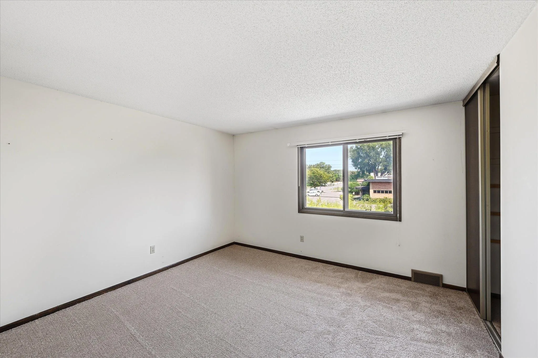 Photo 17 of 2325 Hampshire S Avenue
