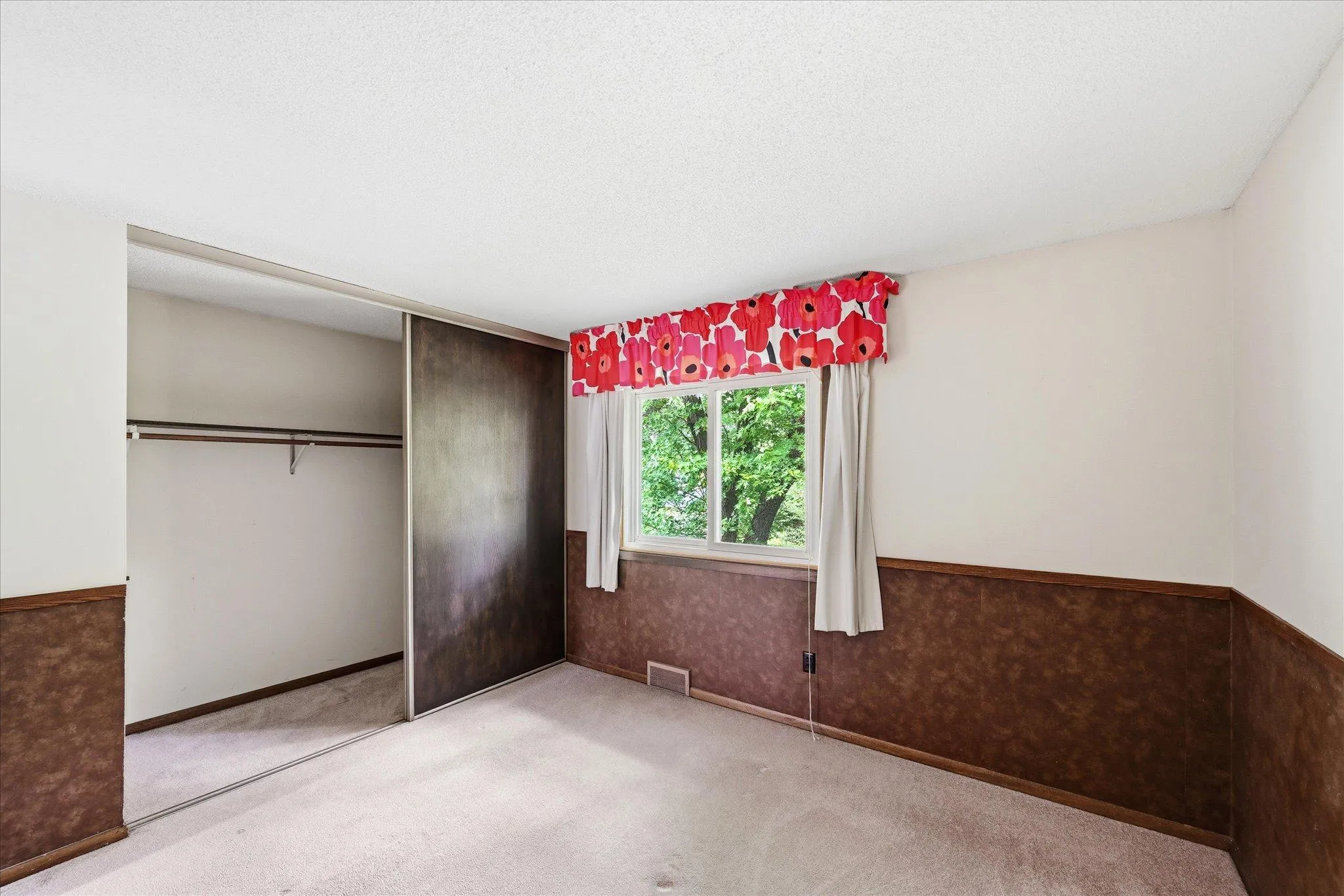 Photo 21 of 2325 Hampshire S Avenue