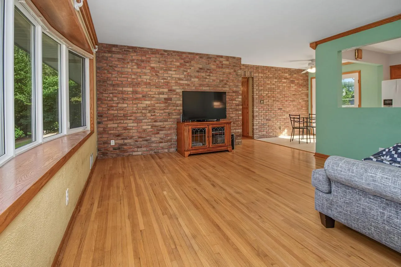 Photo 4 of 2842 Marion Street