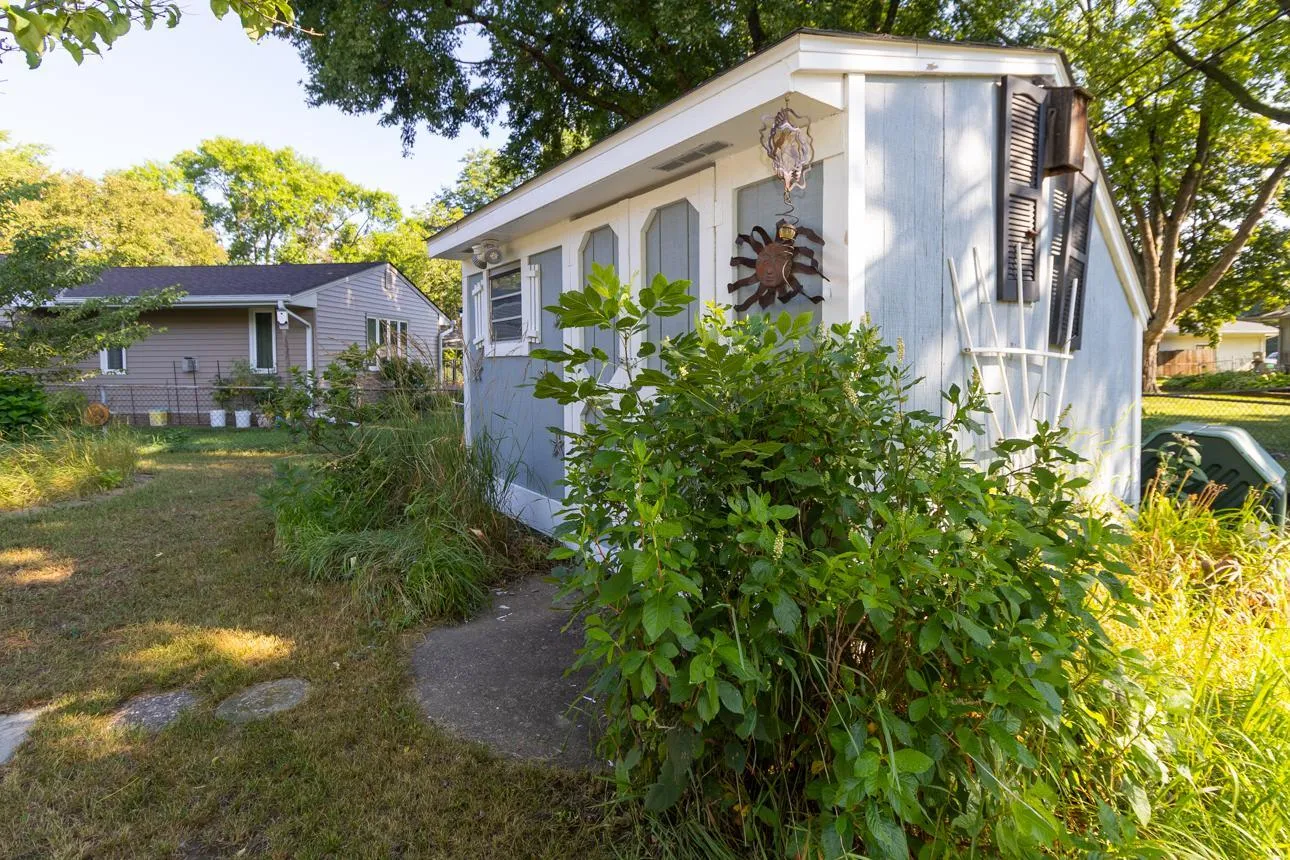 Photo 33 of 2842 Marion Street
