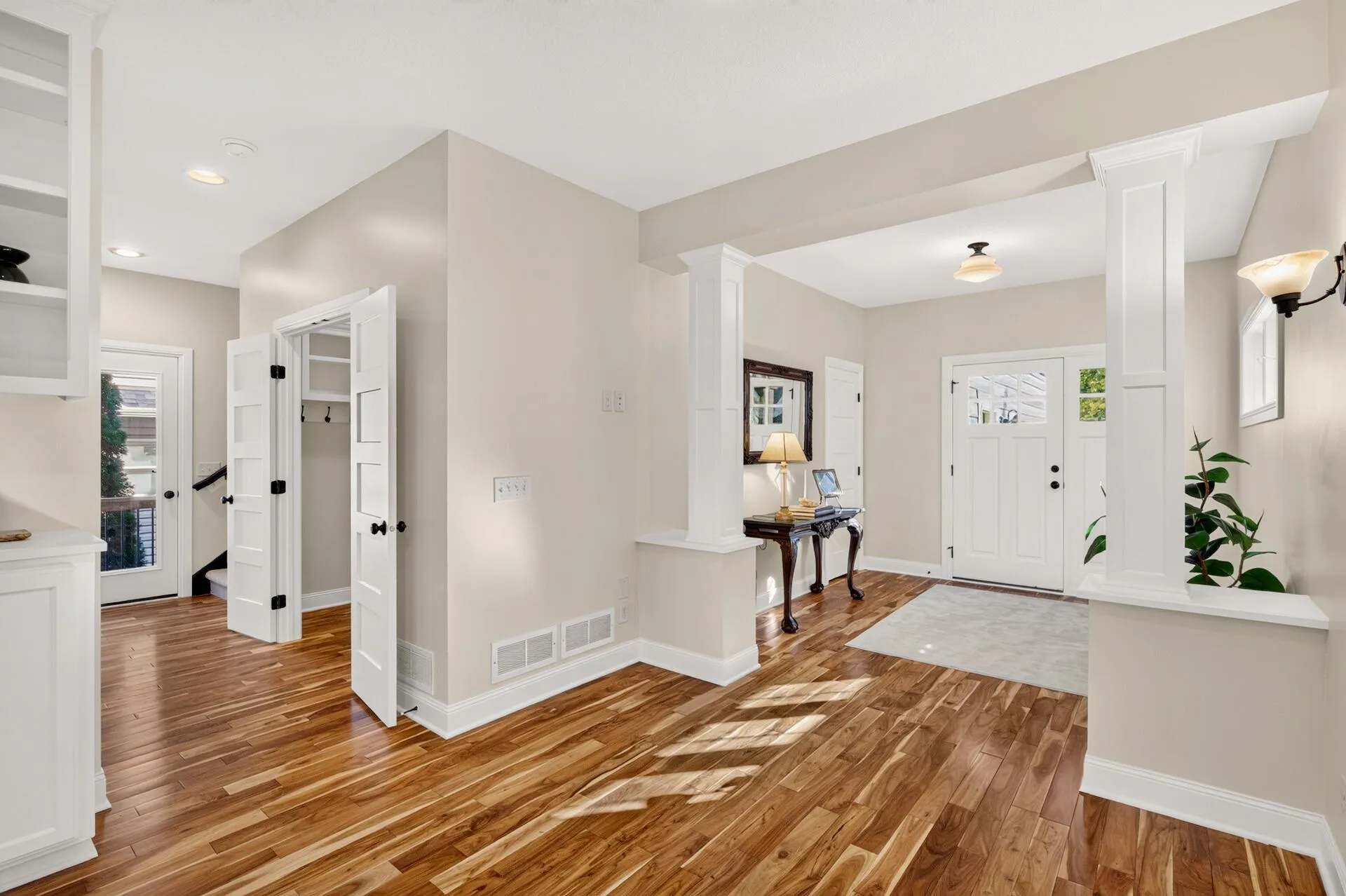 Photo 5 of 5060 Edgewater Drive
