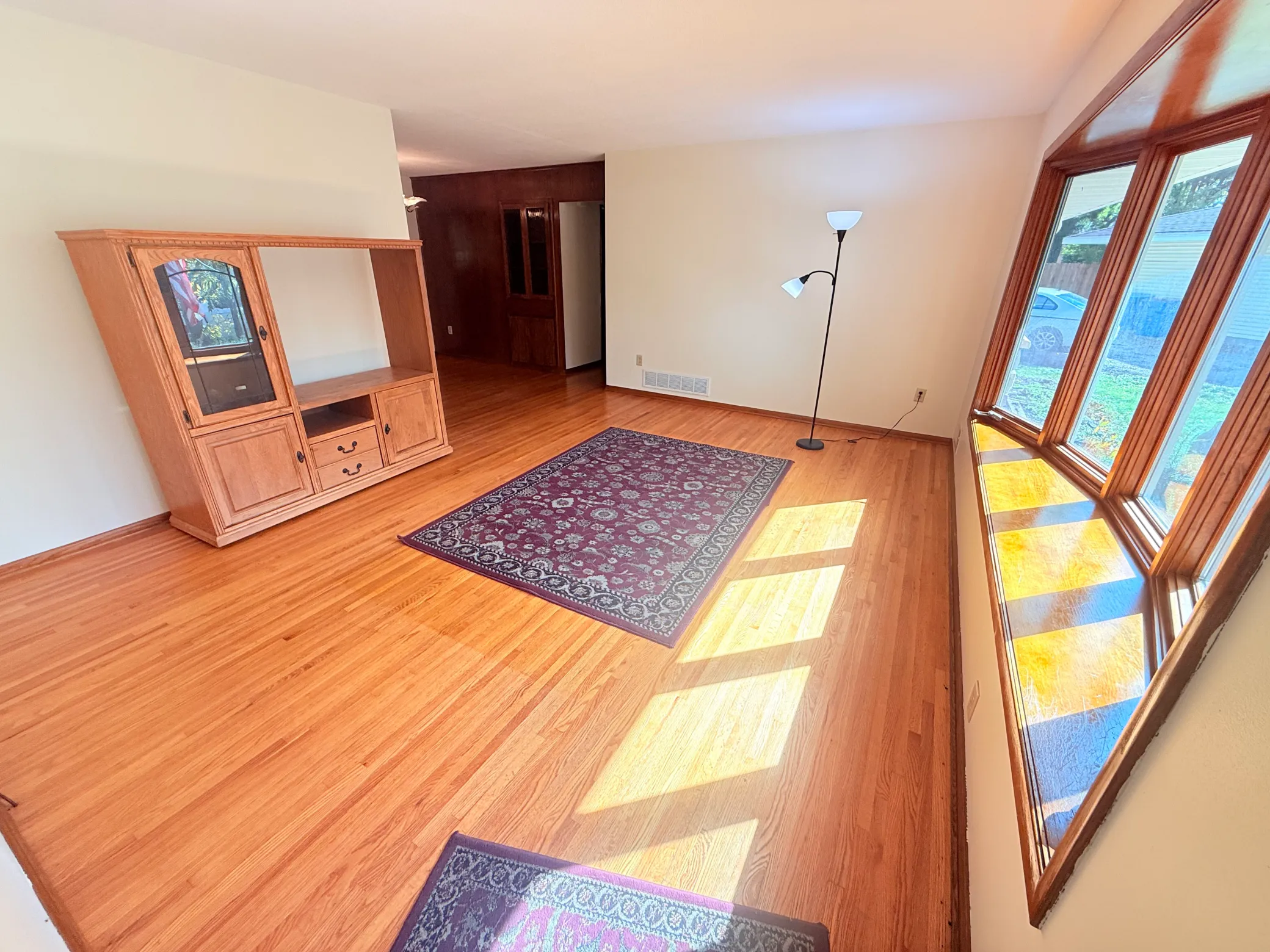 Photo 3 of 3890 Hill Avenue