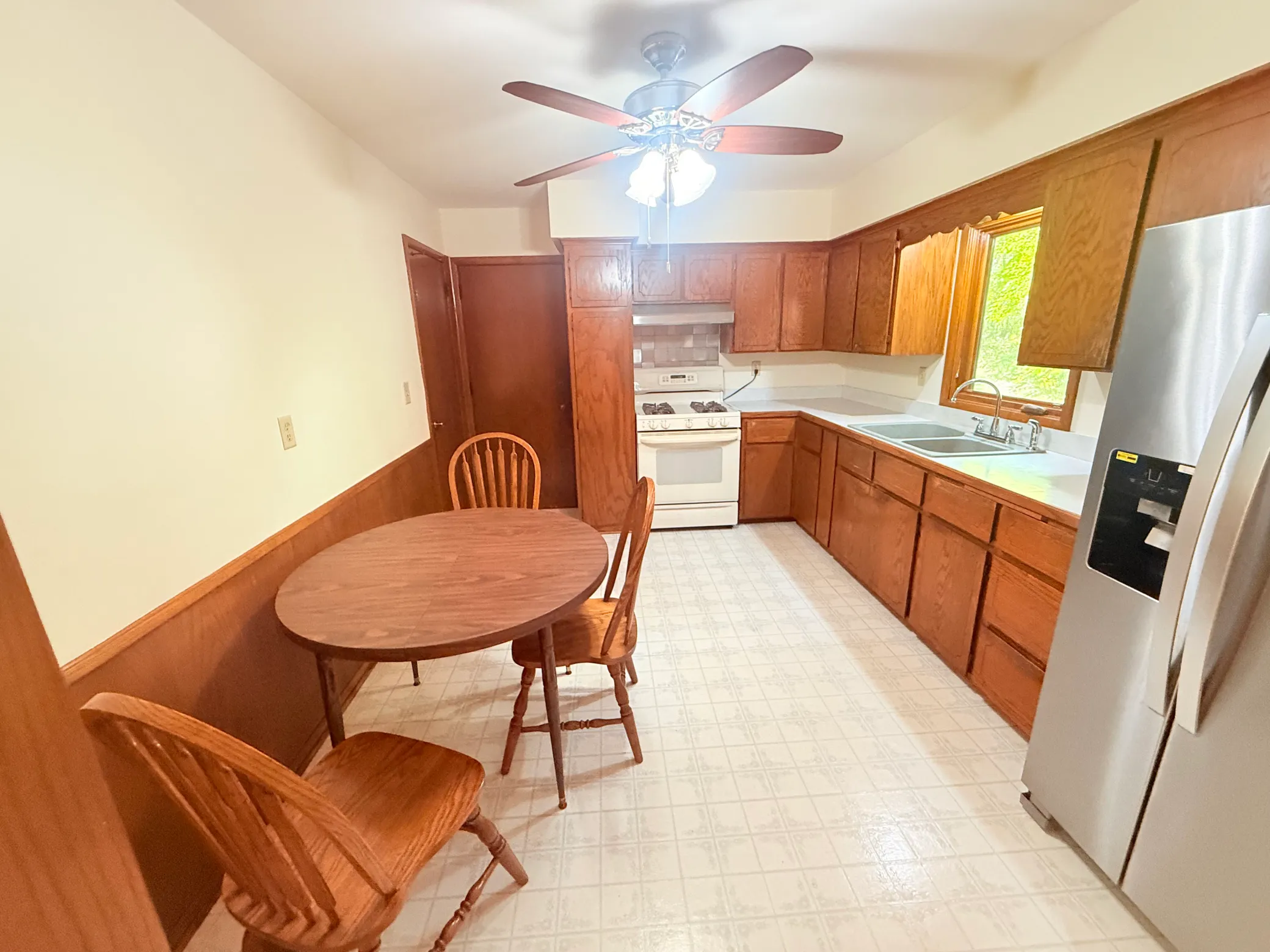 Photo 9 of 3890 Hill Avenue