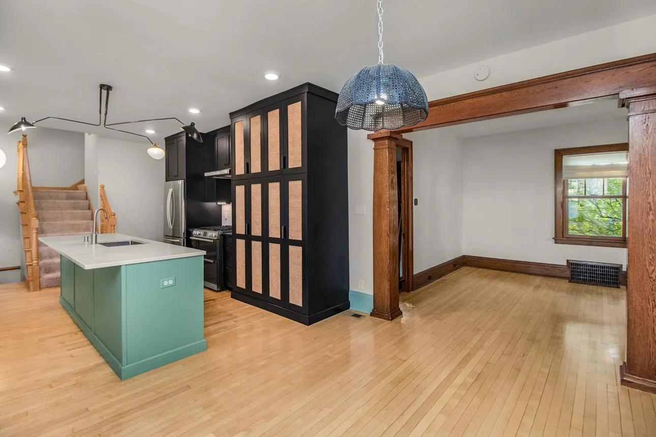 Photo 11 of 23 W 45th Street