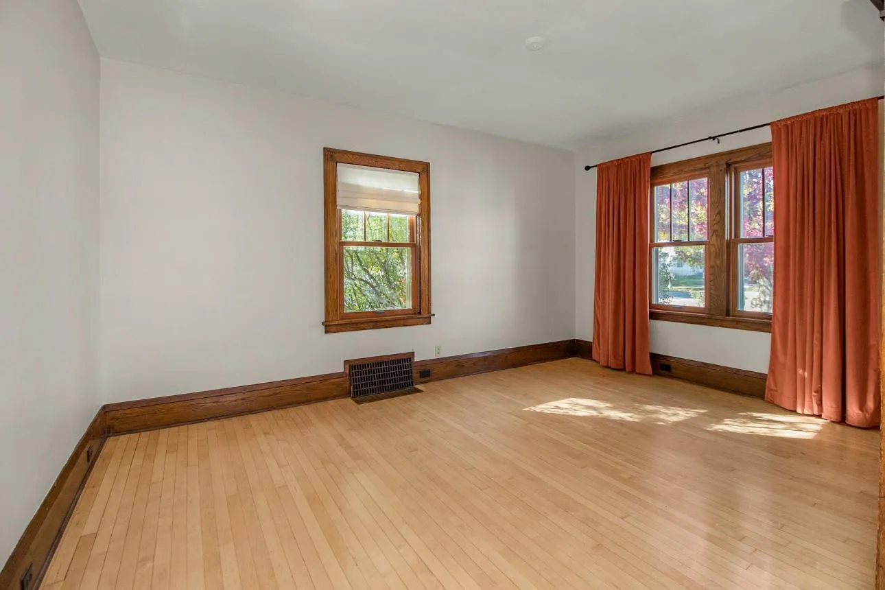 Photo 5 of 23 W 45th Street
