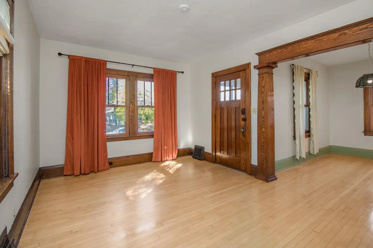 Photo 8 of 23 W 45th Street