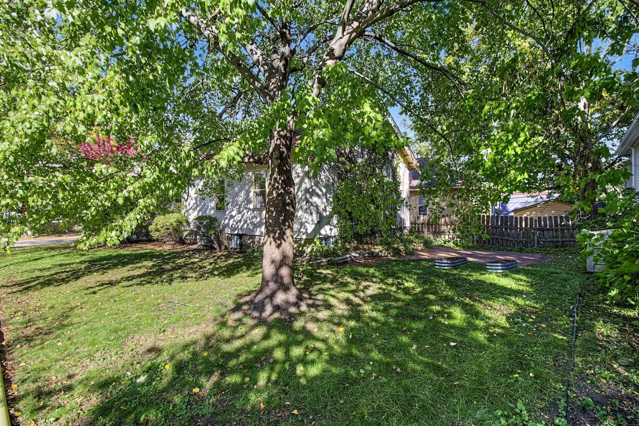 Photo 38 of 23 W 45th Street