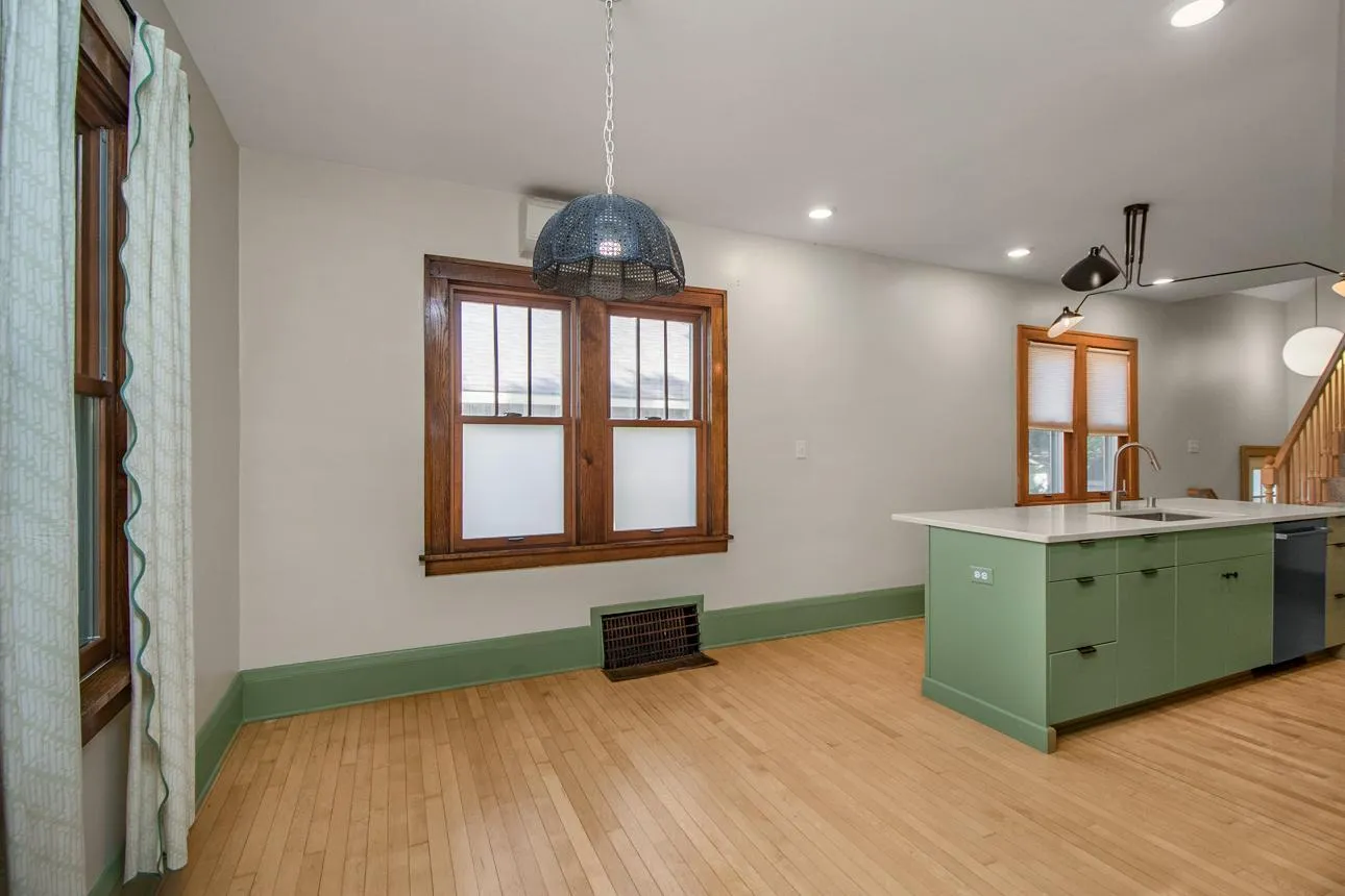 Photo 10 of 23 W 45th Street