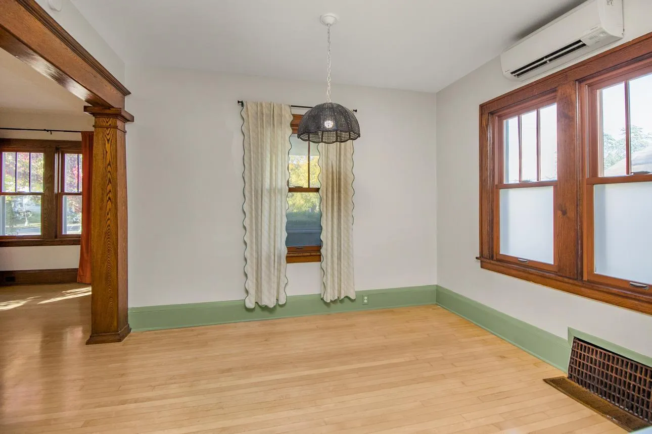 Photo 12 of 23 W 45th Street