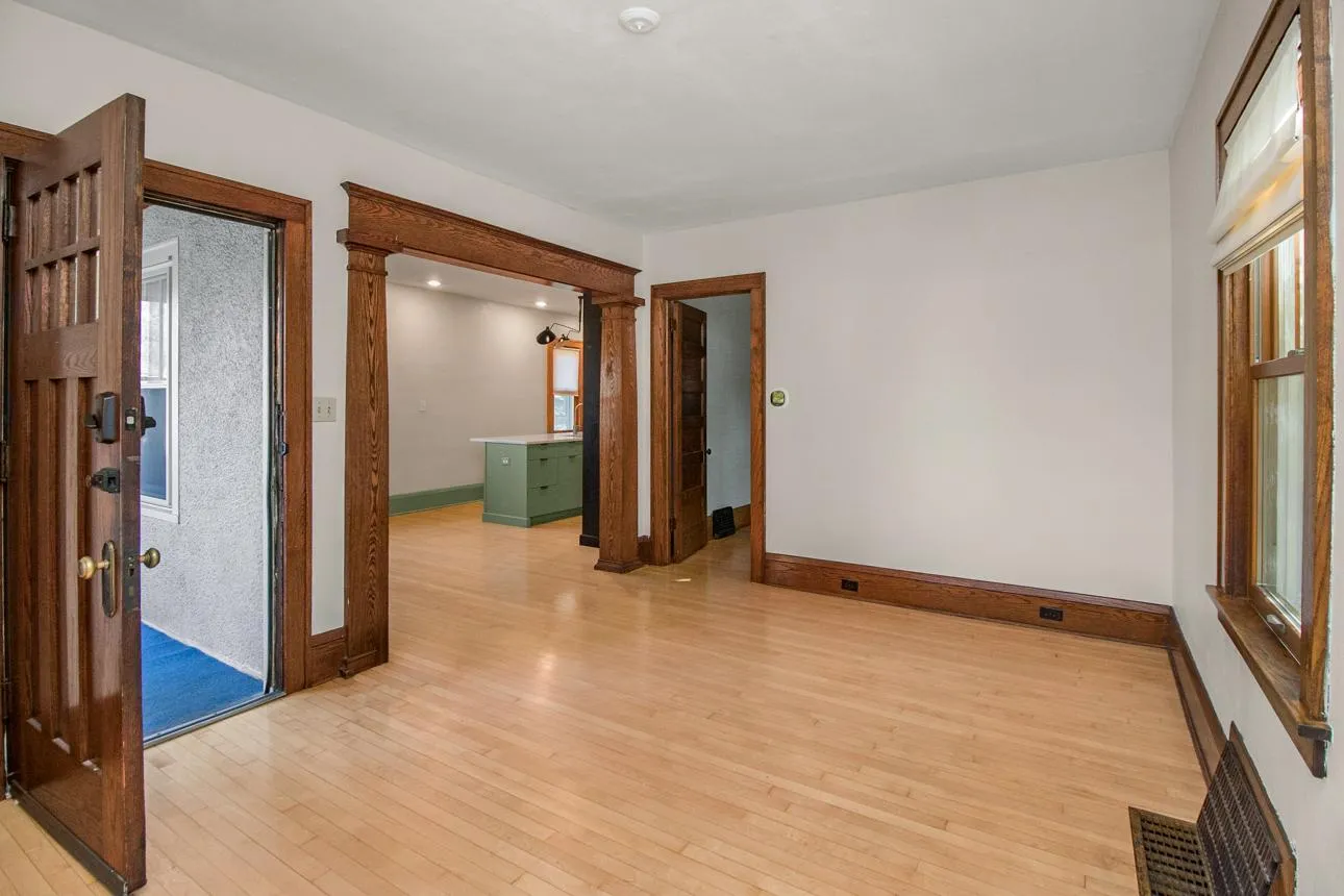 Photo 4 of 23 W 45th Street