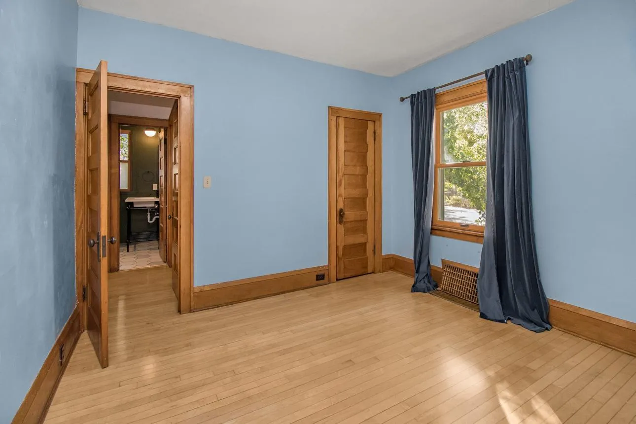 Photo 25 of 23 W 45th Street