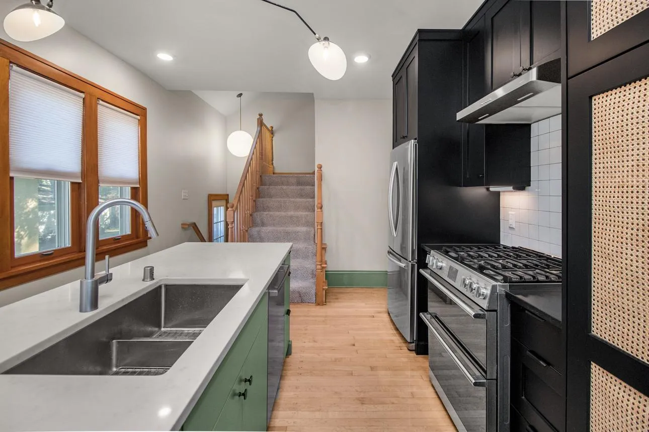 Photo 13 of 23 W 45th Street