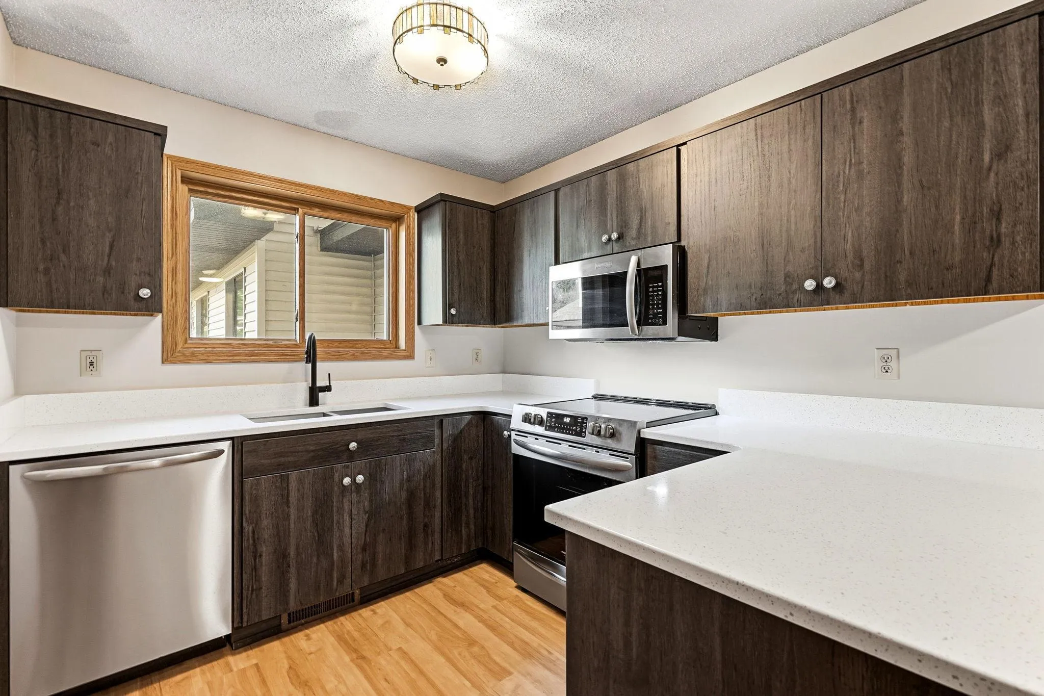 Photo 9 of 5545 Orleans N Lane Unit 6