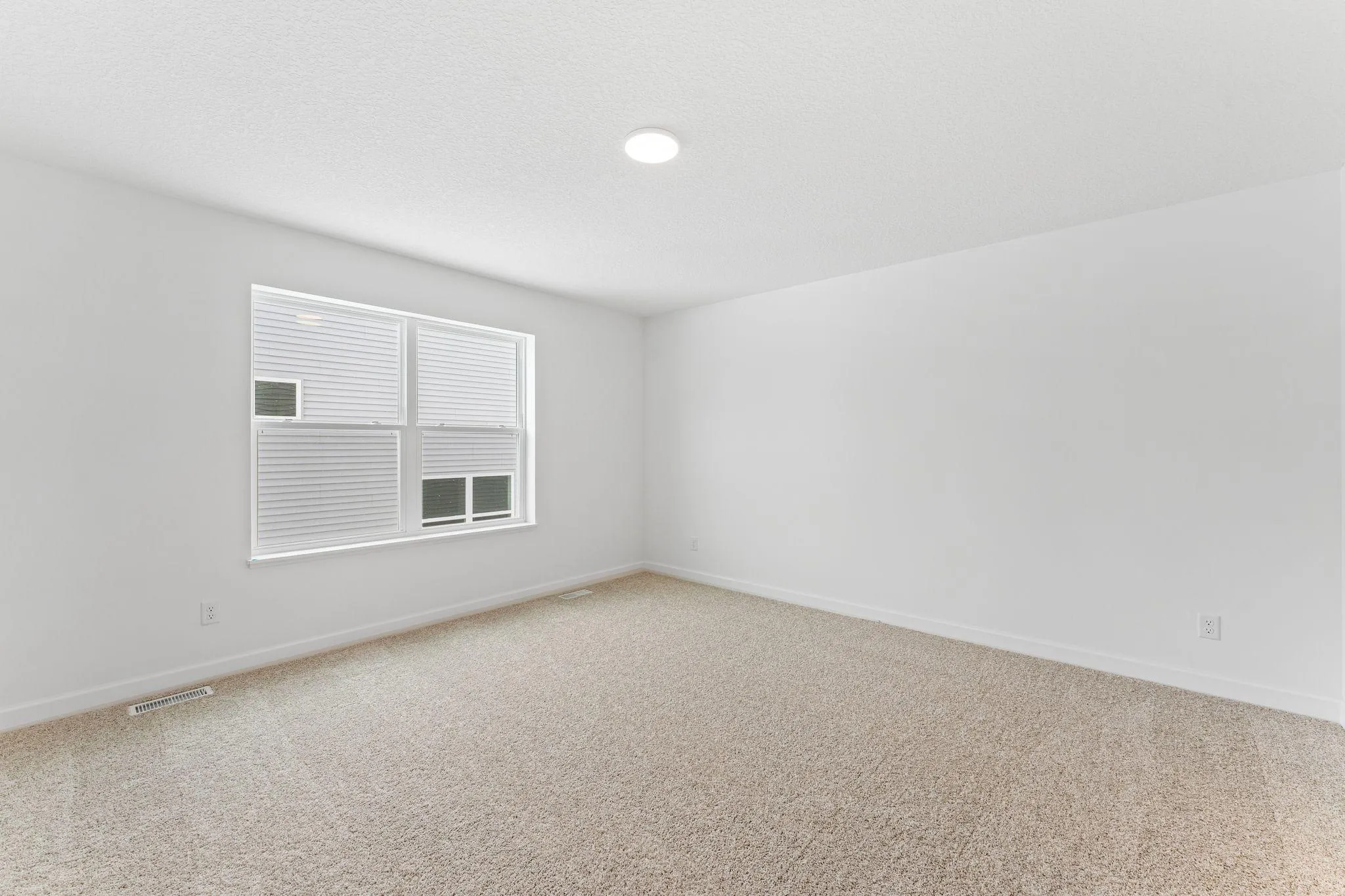 Photo 8 of 7242 Langley Ne Avenue