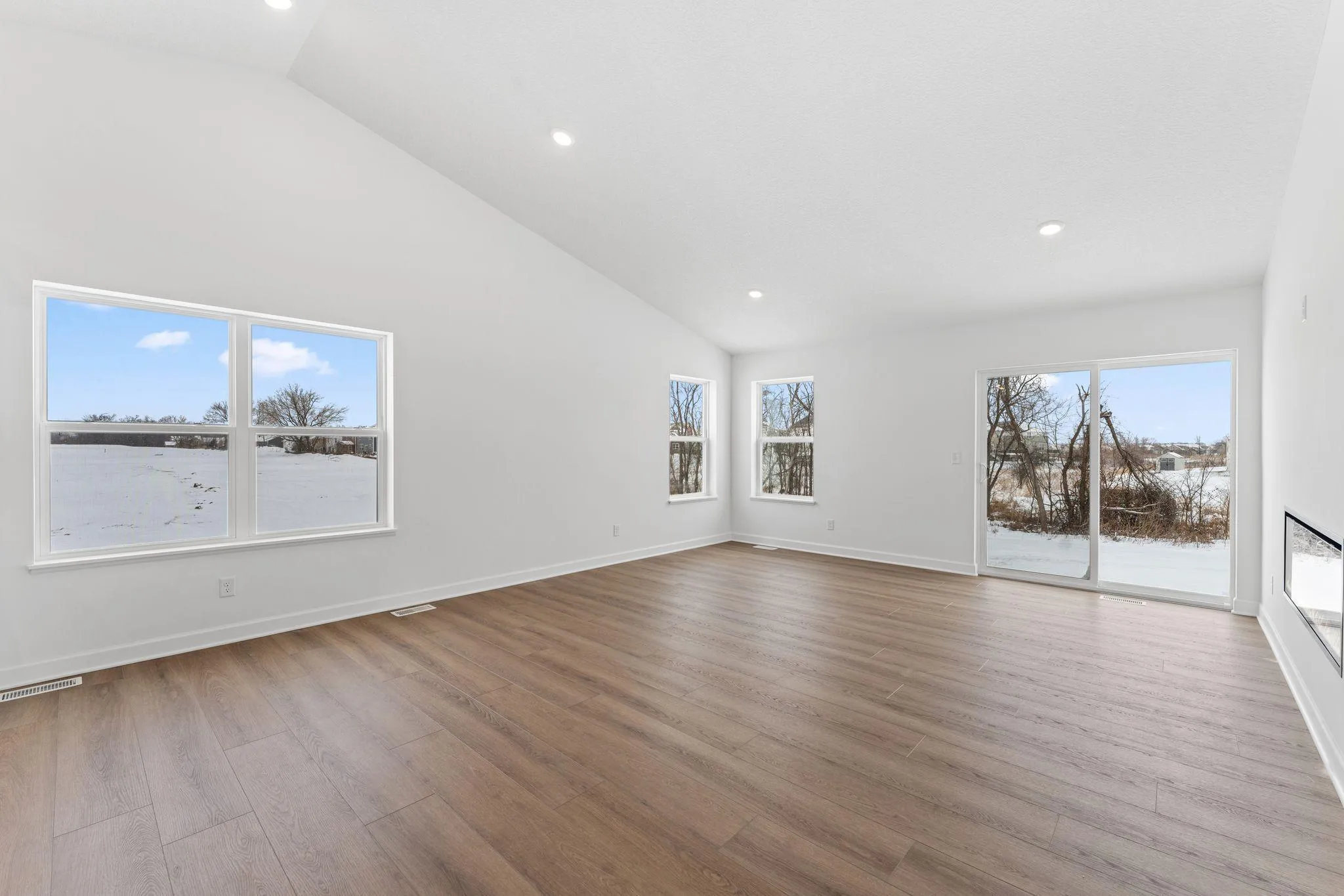 Photo 5 of 7242 Langley Ne Avenue