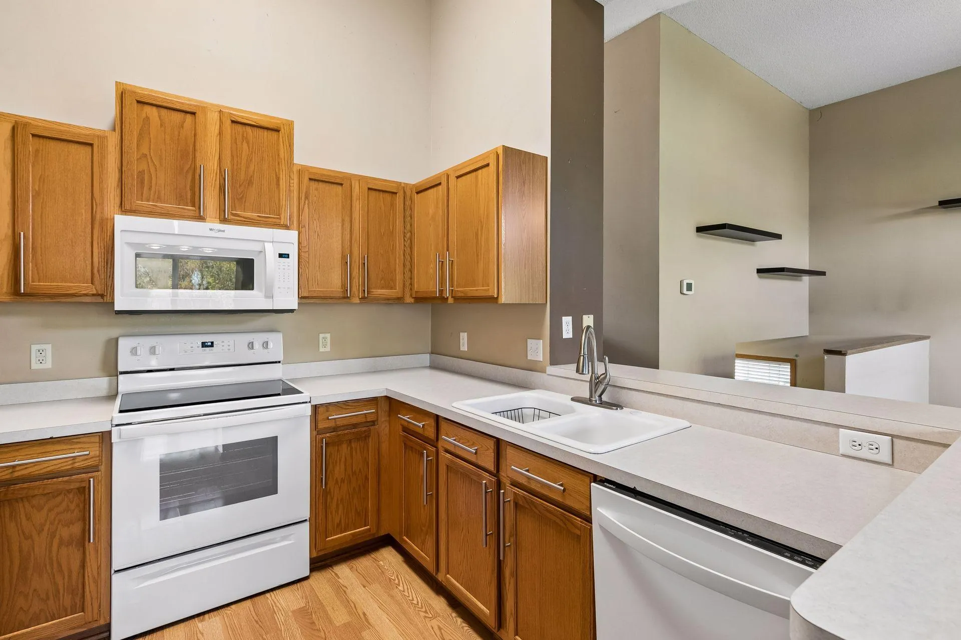 Photo 11 of 15576 Finch Avenue