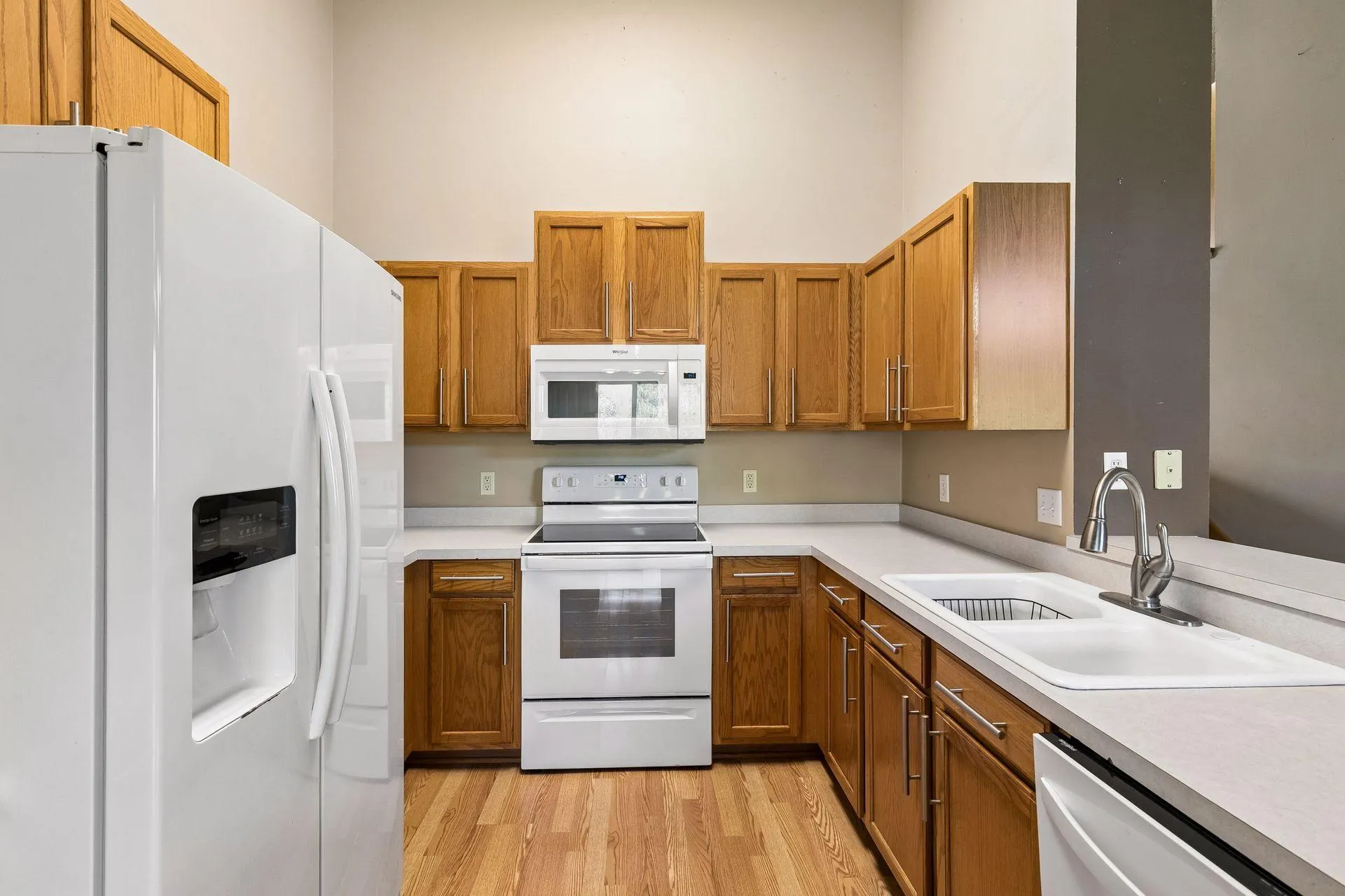 Photo 12 of 15576 Finch Avenue