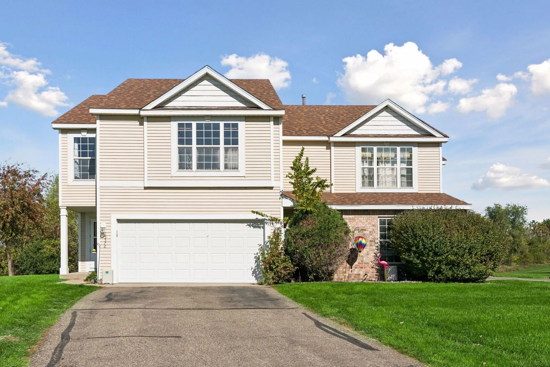 Photo 2 of 15576 Finch Avenue