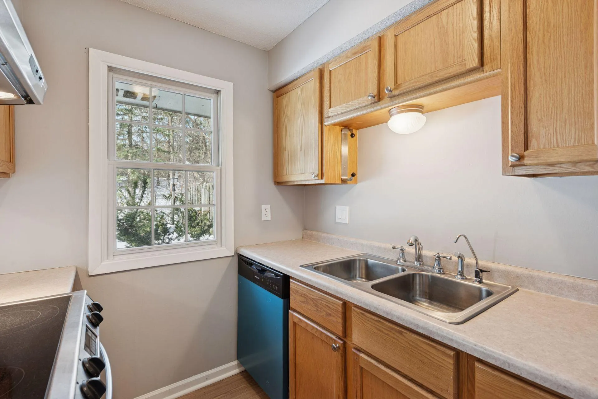 Photo 15 of 5570 & 5580 Shorewood Lane