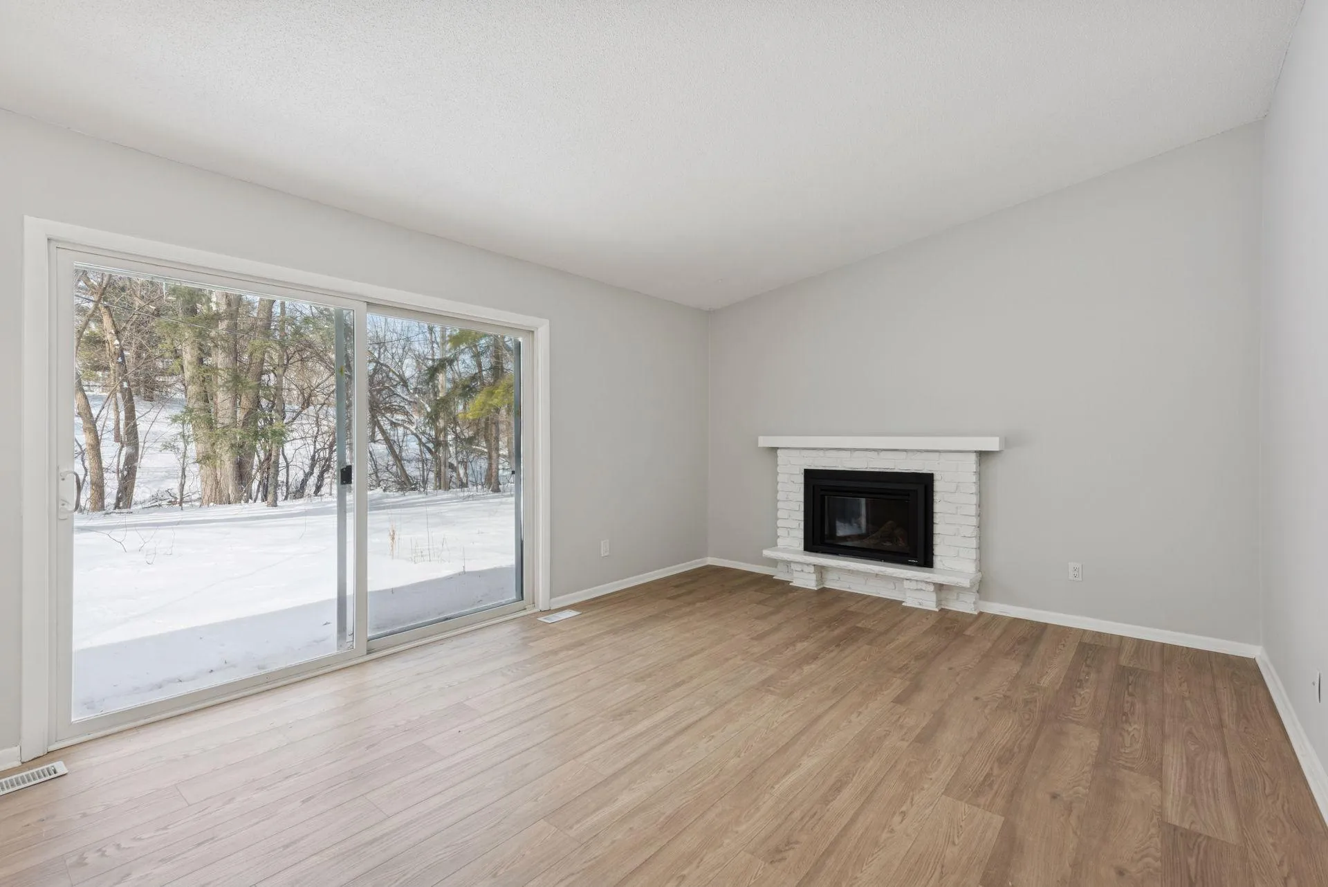 Photo 32 of 5570 & 5580 Shorewood Lane