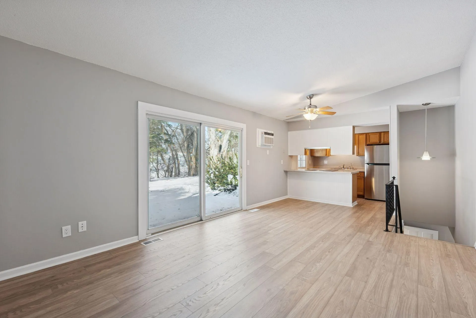 Photo 9 of 5570 & 5580 Shorewood Lane