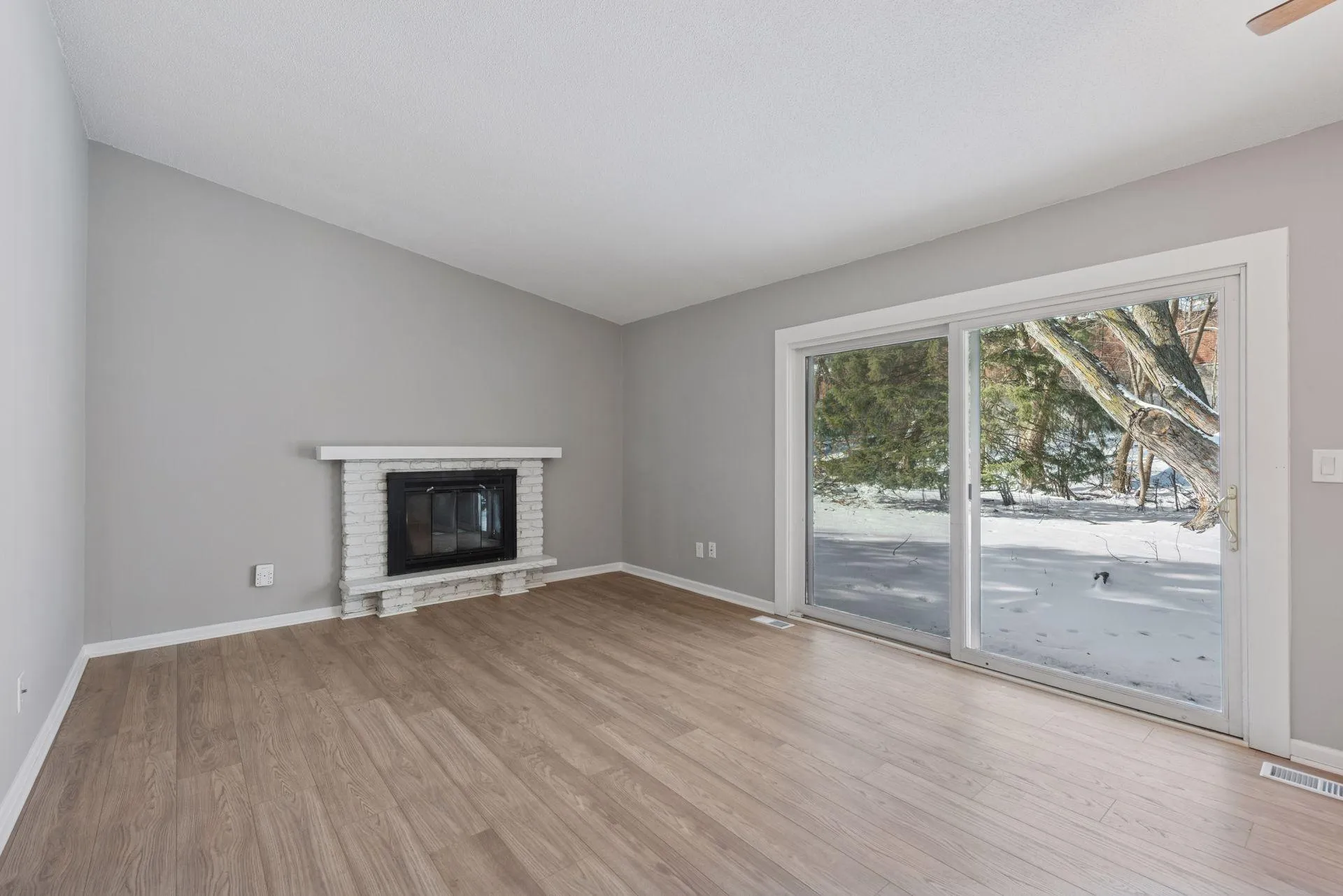 Photo 7 of 5570 & 5580 Shorewood Lane