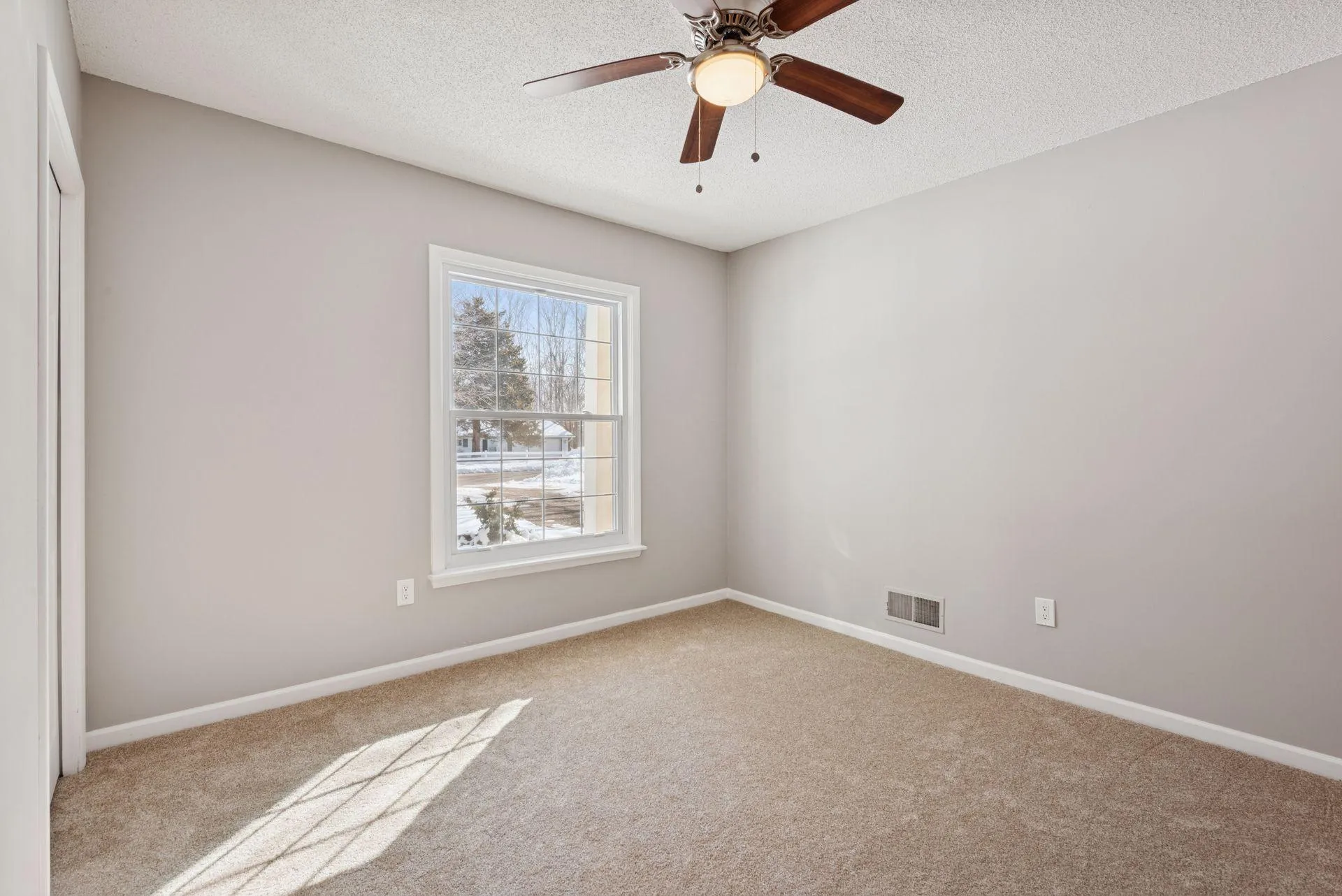 Photo 5 of 5570 & 5580 Shorewood Lane
