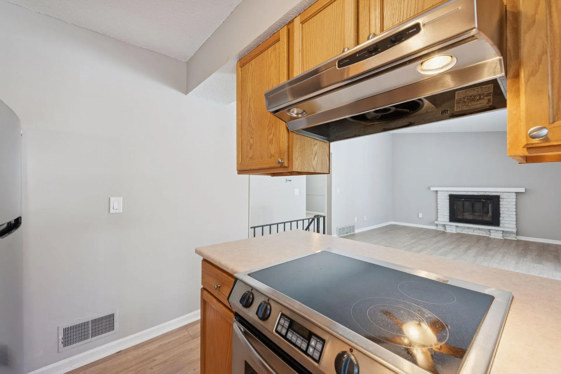 Photo 16 of 5570 & 5580 Shorewood Lane