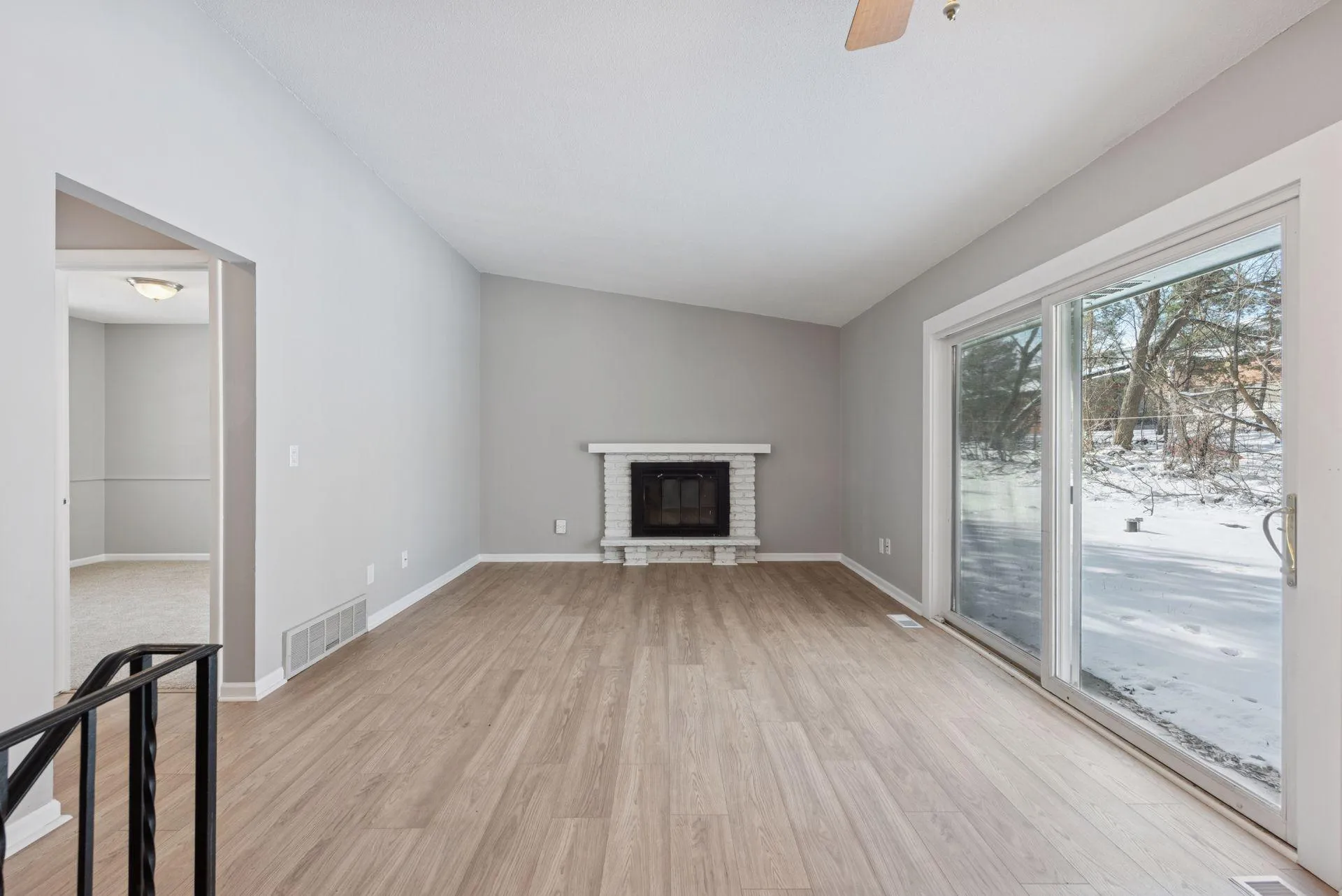 Photo 8 of 5570 & 5580 Shorewood Lane