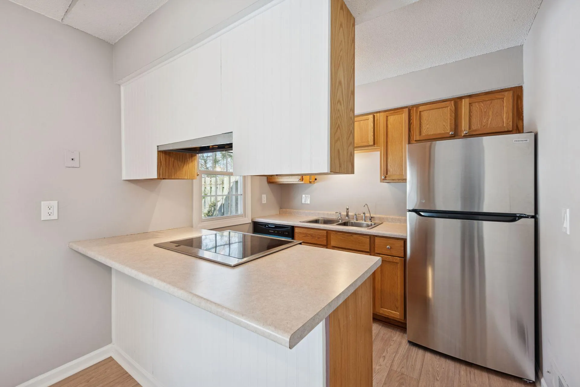 Photo 13 of 5570 & 5580 Shorewood Lane