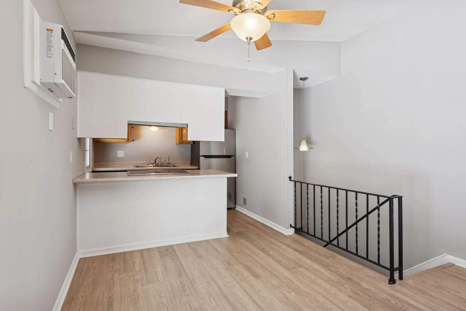 Photo 10 of 5570 & 5580 Shorewood Lane