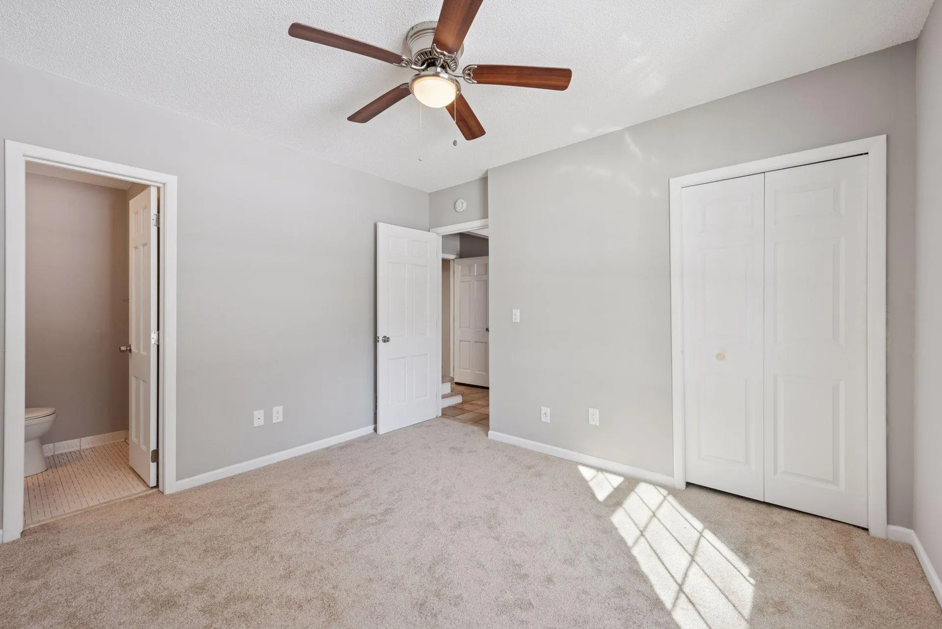 Photo 6 of 5570 & 5580 Shorewood Lane