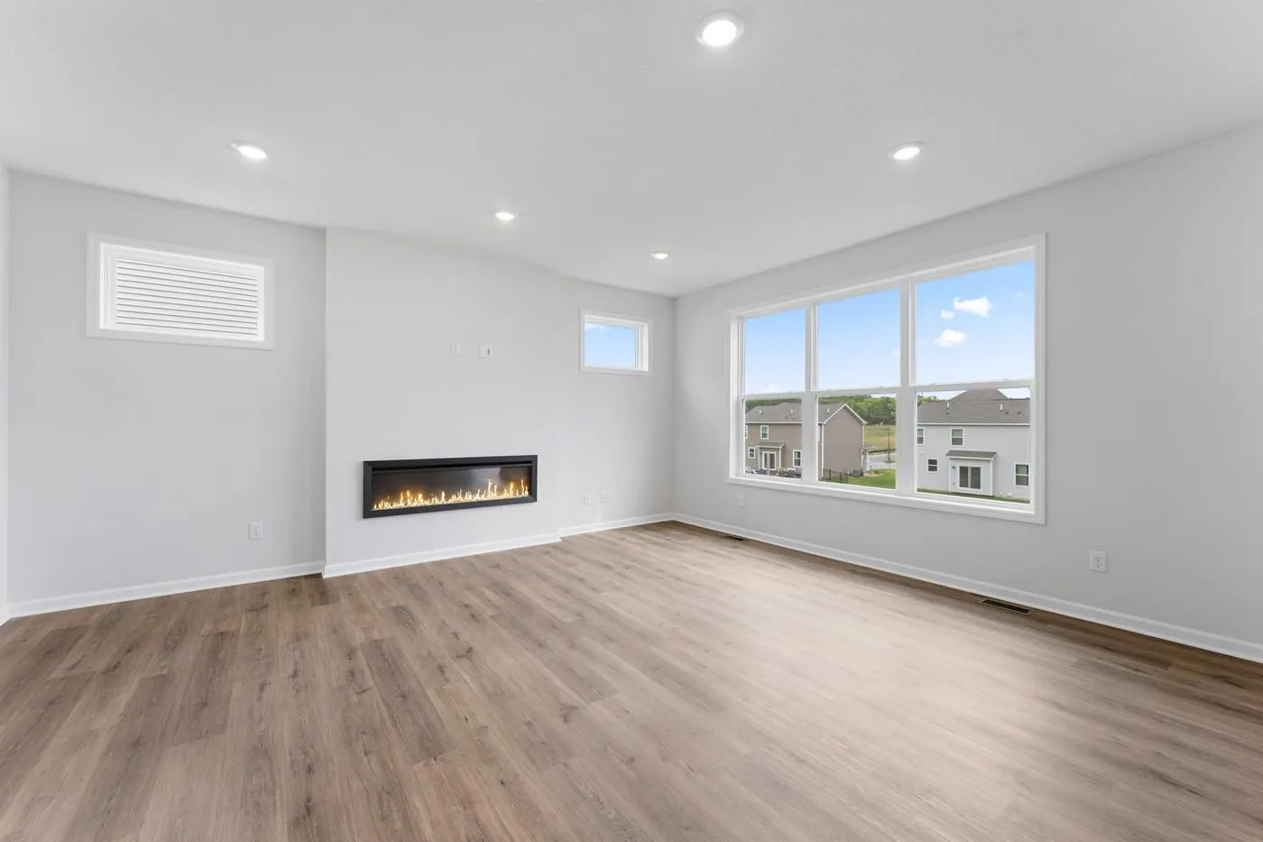 Photo 4 of 1026 Oakwood Lane