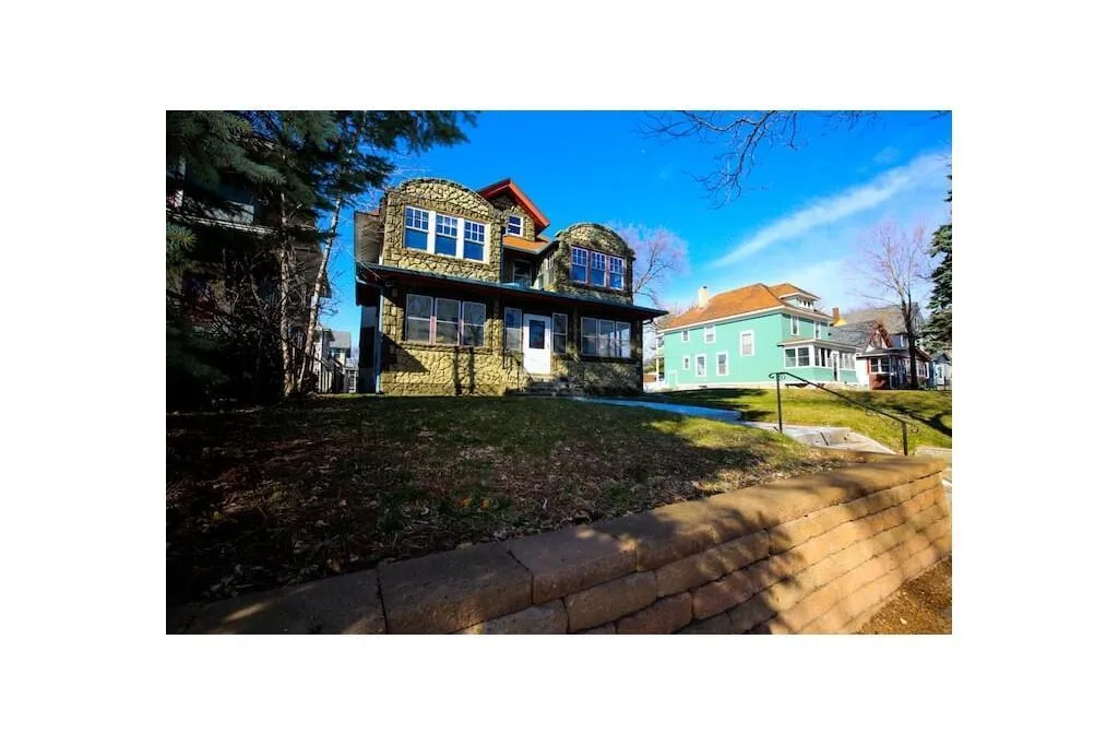 Photo 17 of 911 Dayton Avenue