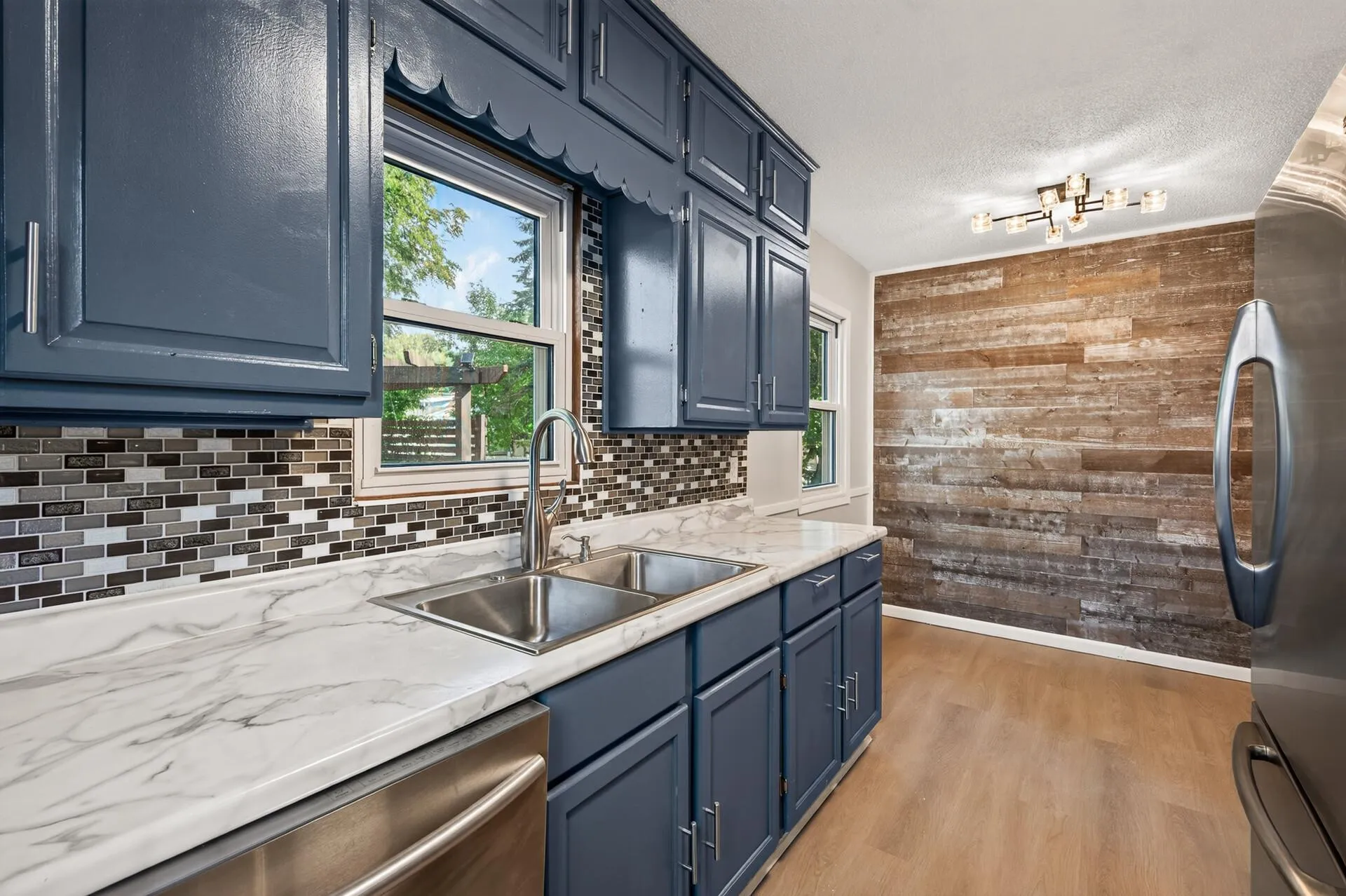 Photo 15 of 2057 Sherwood Avenue