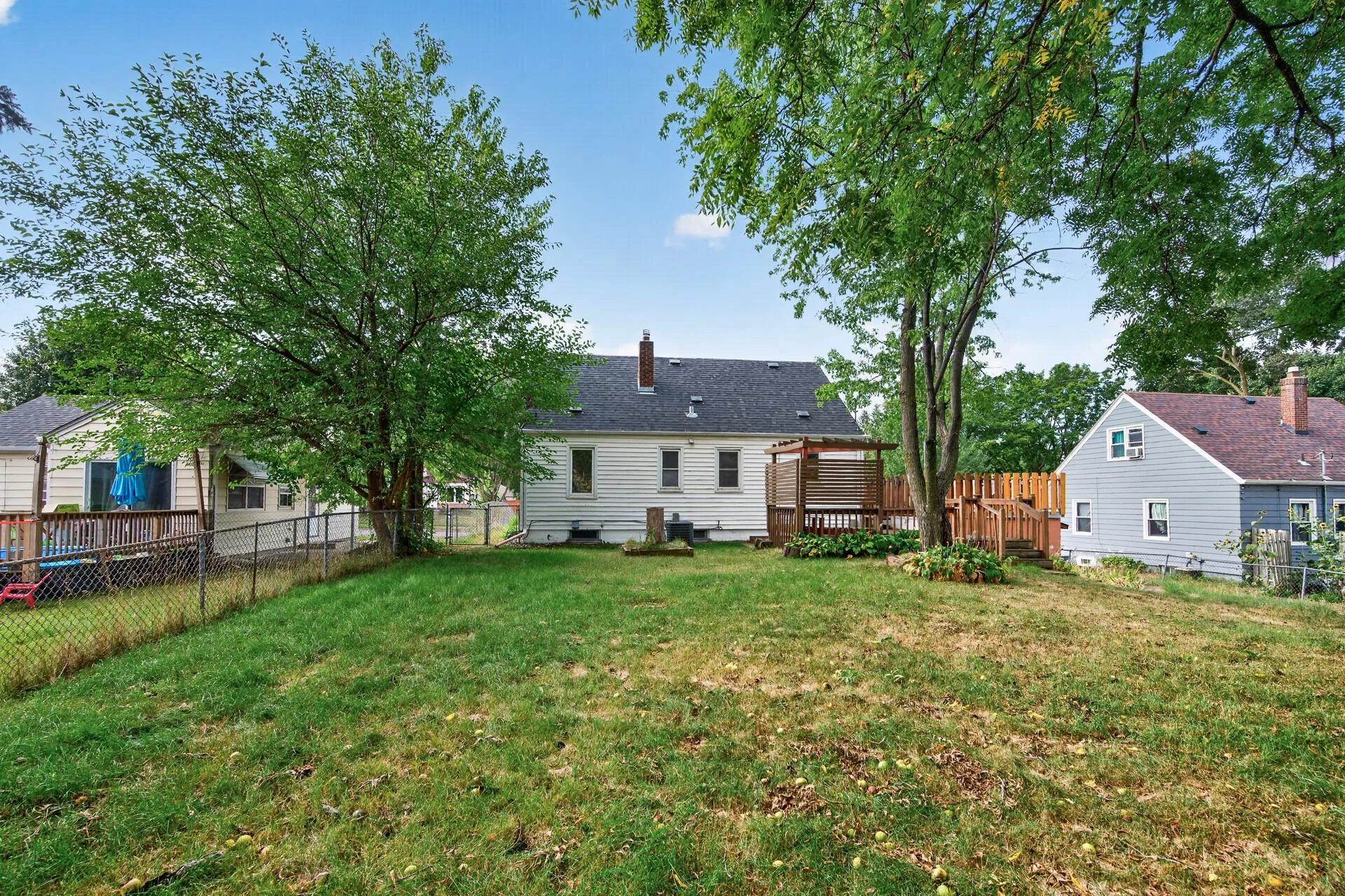 Photo 33 of 2057 Sherwood Avenue