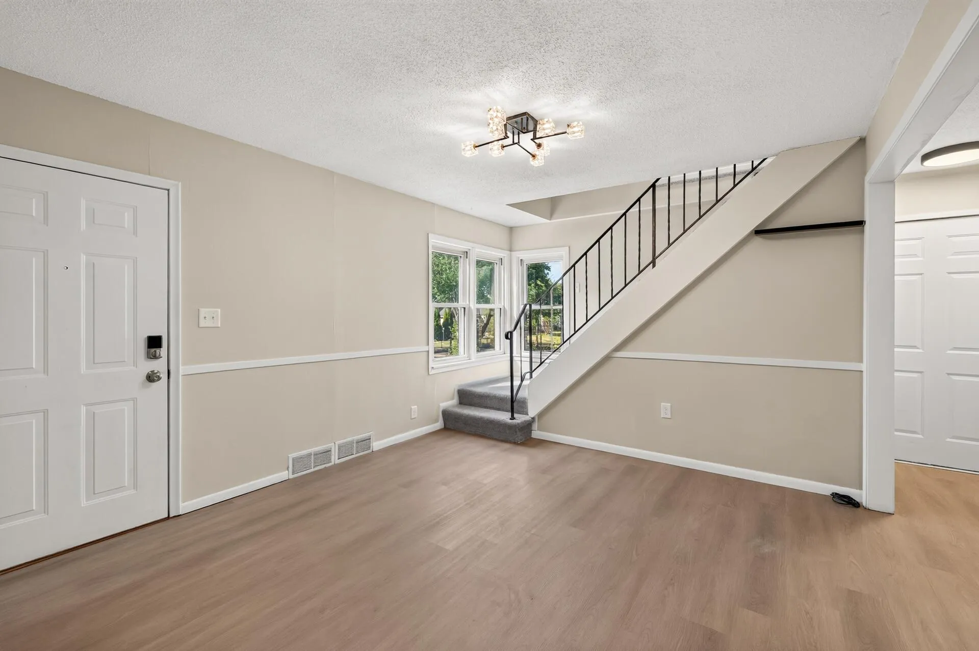 Photo 8 of 2057 Sherwood Avenue
