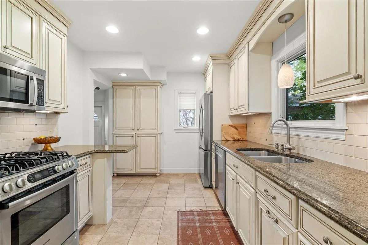 Photo 16 of 1753 Bayard Avenue