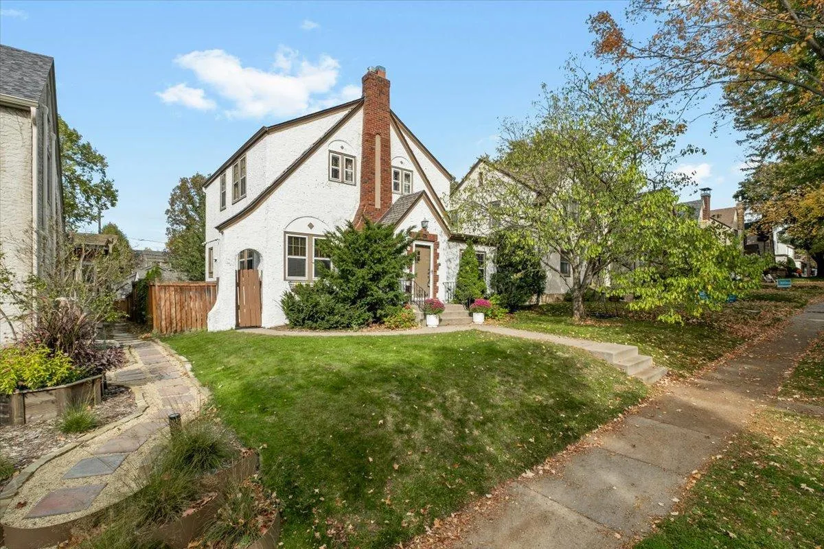 Photo 3 of 1753 Bayard Avenue