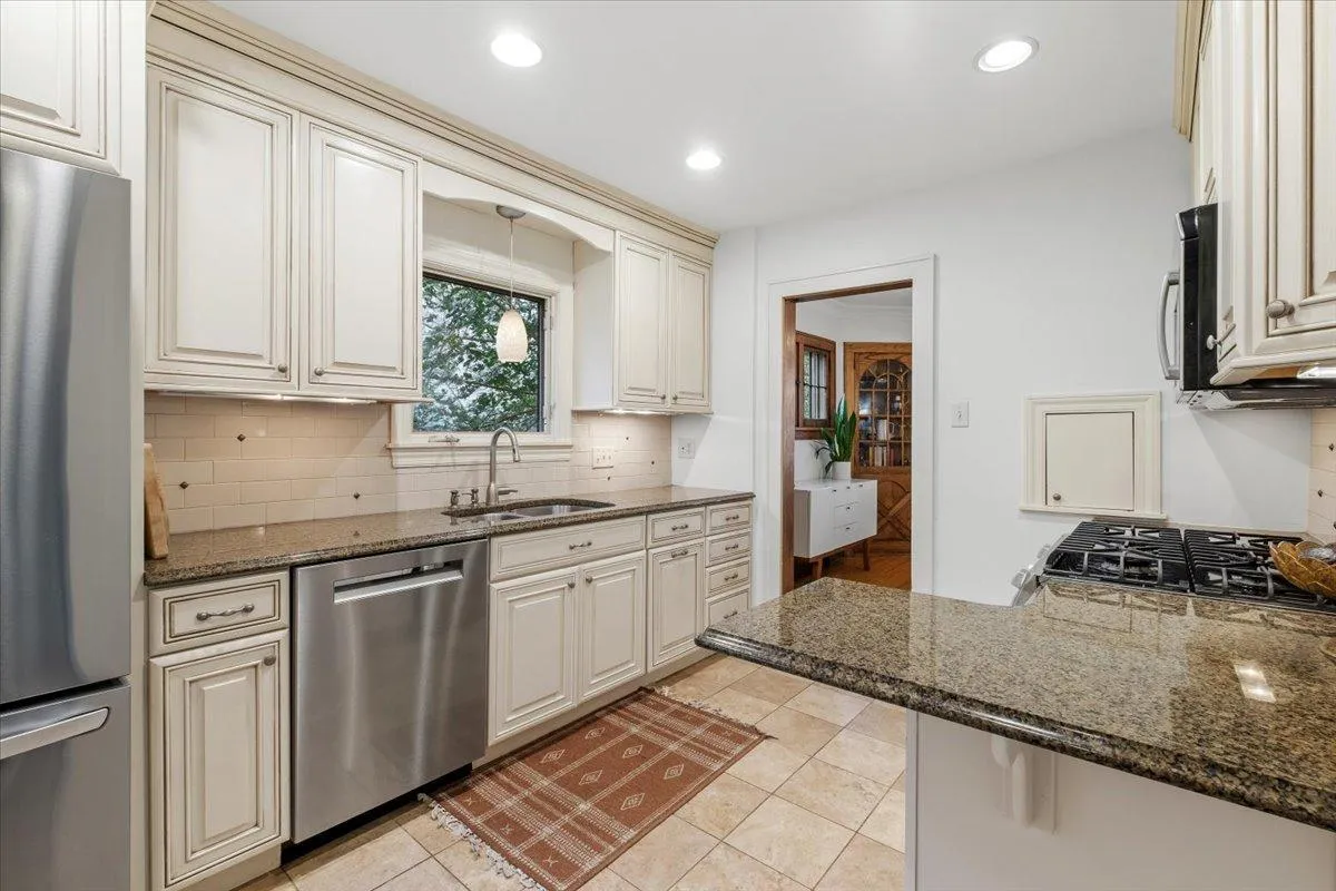 Photo 20 of 1753 Bayard Avenue