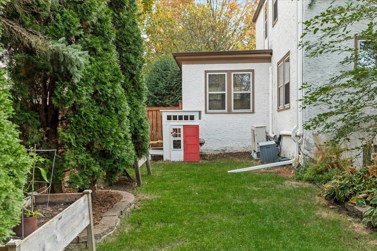 Photo 39 of 1753 Bayard Avenue