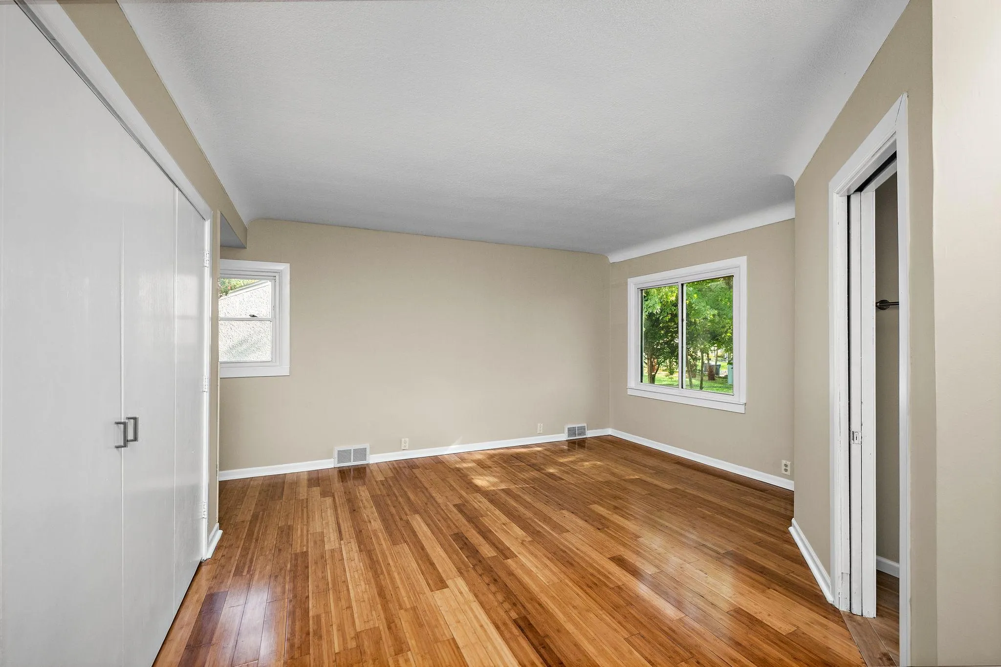 Photo 11 of 2338 15th E Avenue