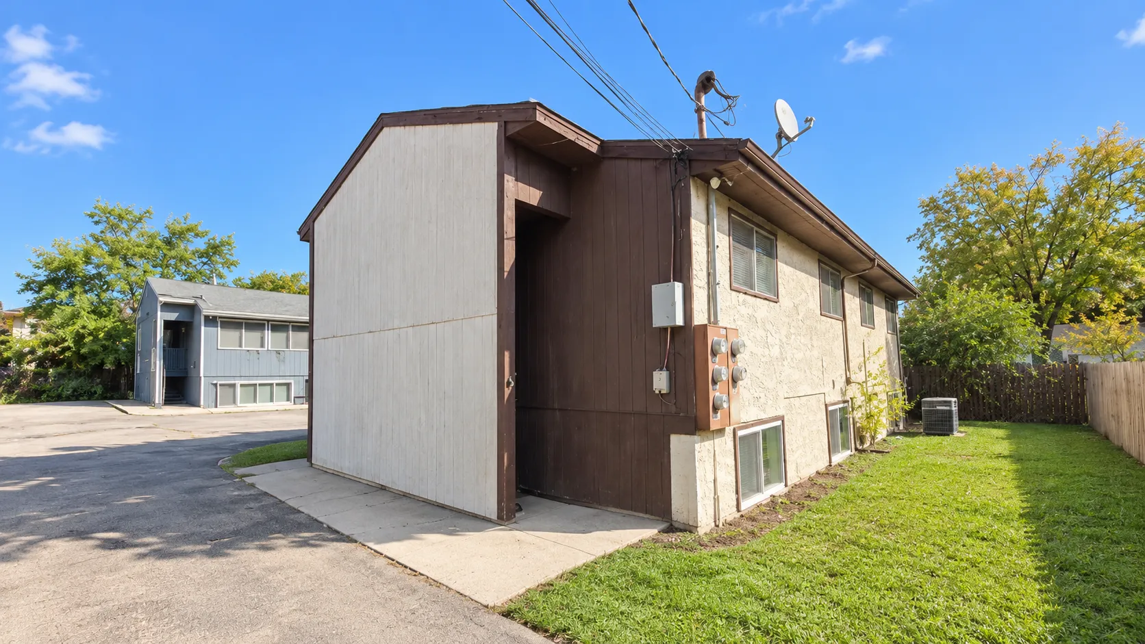Photo 3 of 1591 Sloan Street